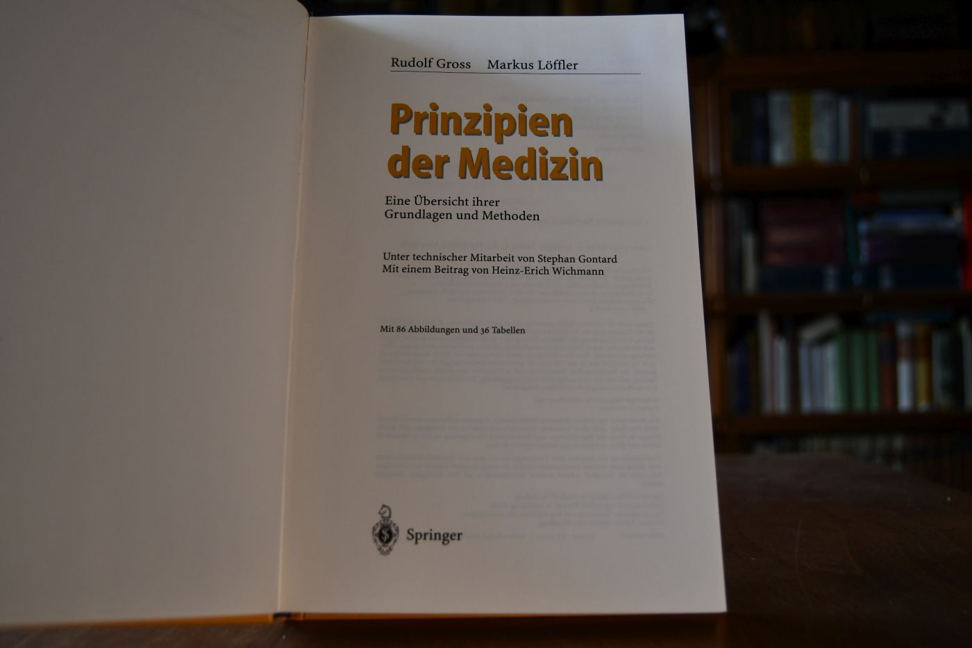 Prinzipien der Medizin. Eine Übersicht ihrer Grundlagen und Methoden mit 36 Tabellen.