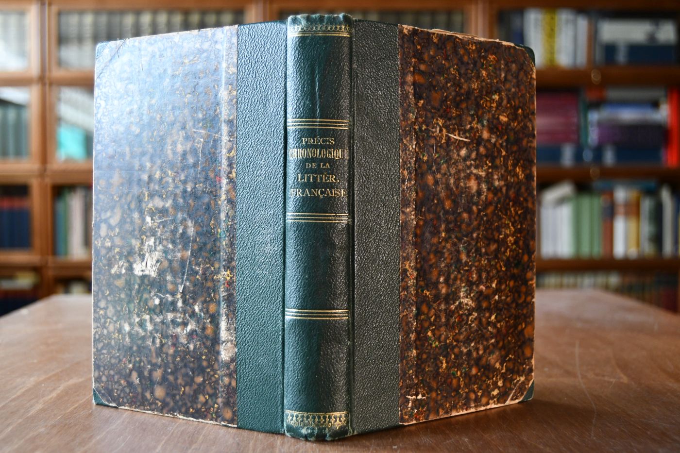 Precis historique et chronologique de la Littérature Francaise depuis ses origines jusqu´a nos jours.