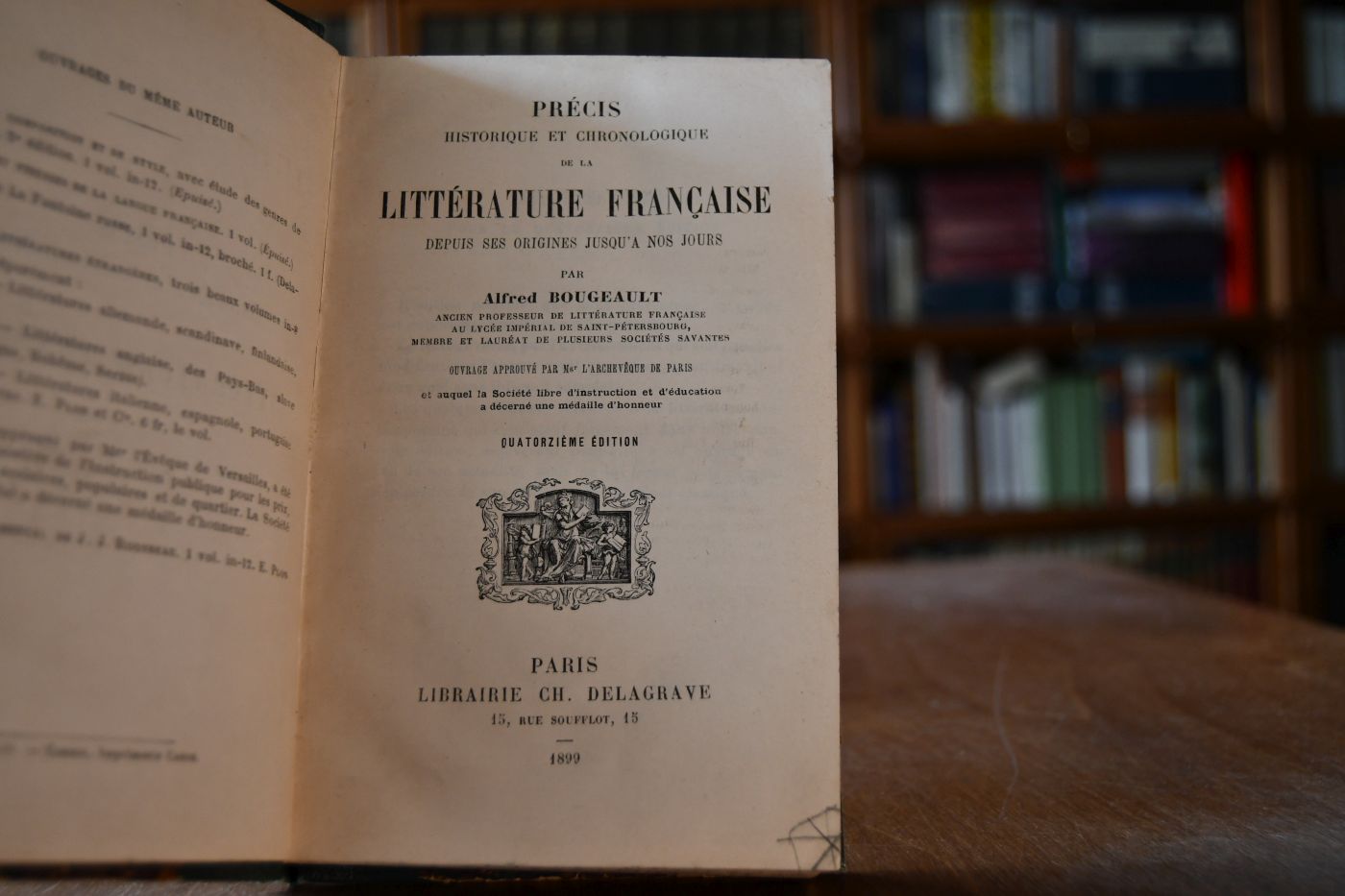 Precis historique et chronologique de la Littérature Francaise depuis ses origines jusqu´a nos jours.