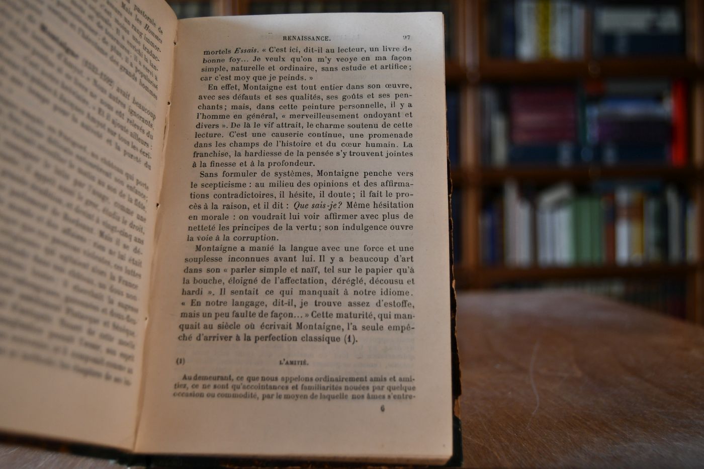 Precis historique et chronologique de la Littérature Francaise depuis ses origines jusqu´a nos jours.