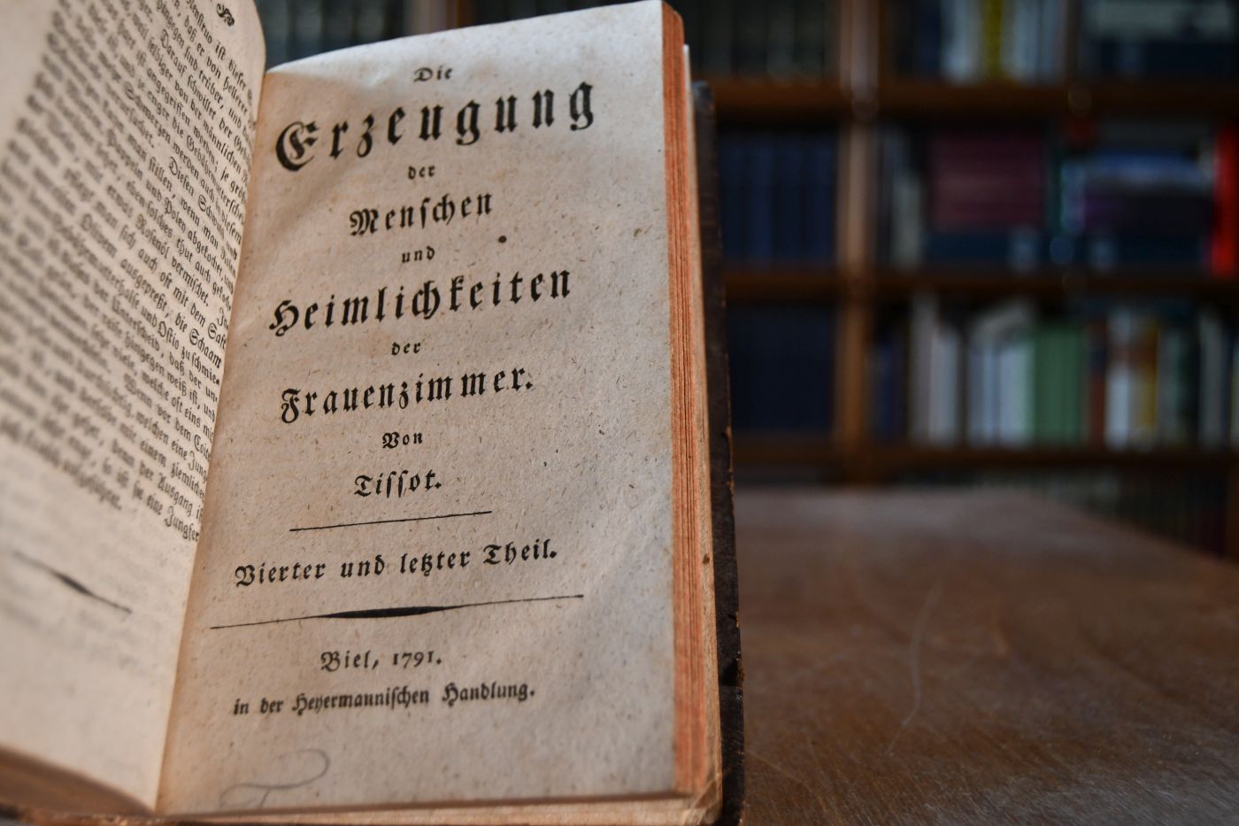 Die Erzeugung der Menschen und Heimlichkeiten der Frauenzimmer. 4 Theile in einem Band.