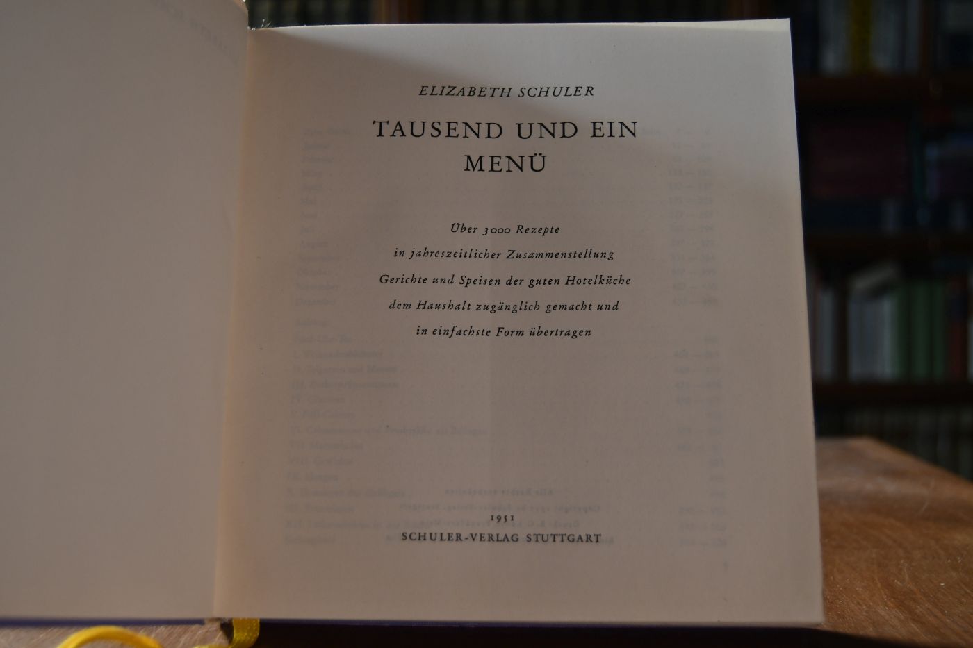 Tausend und ein Menü. Über 3000 Rezepte in jahreszeitlicher Zusammenstellung. Gerichte und Speisen der guten Hotelküche dem Haushalt zugänglich gemacht und in einfachste Form übertragen.