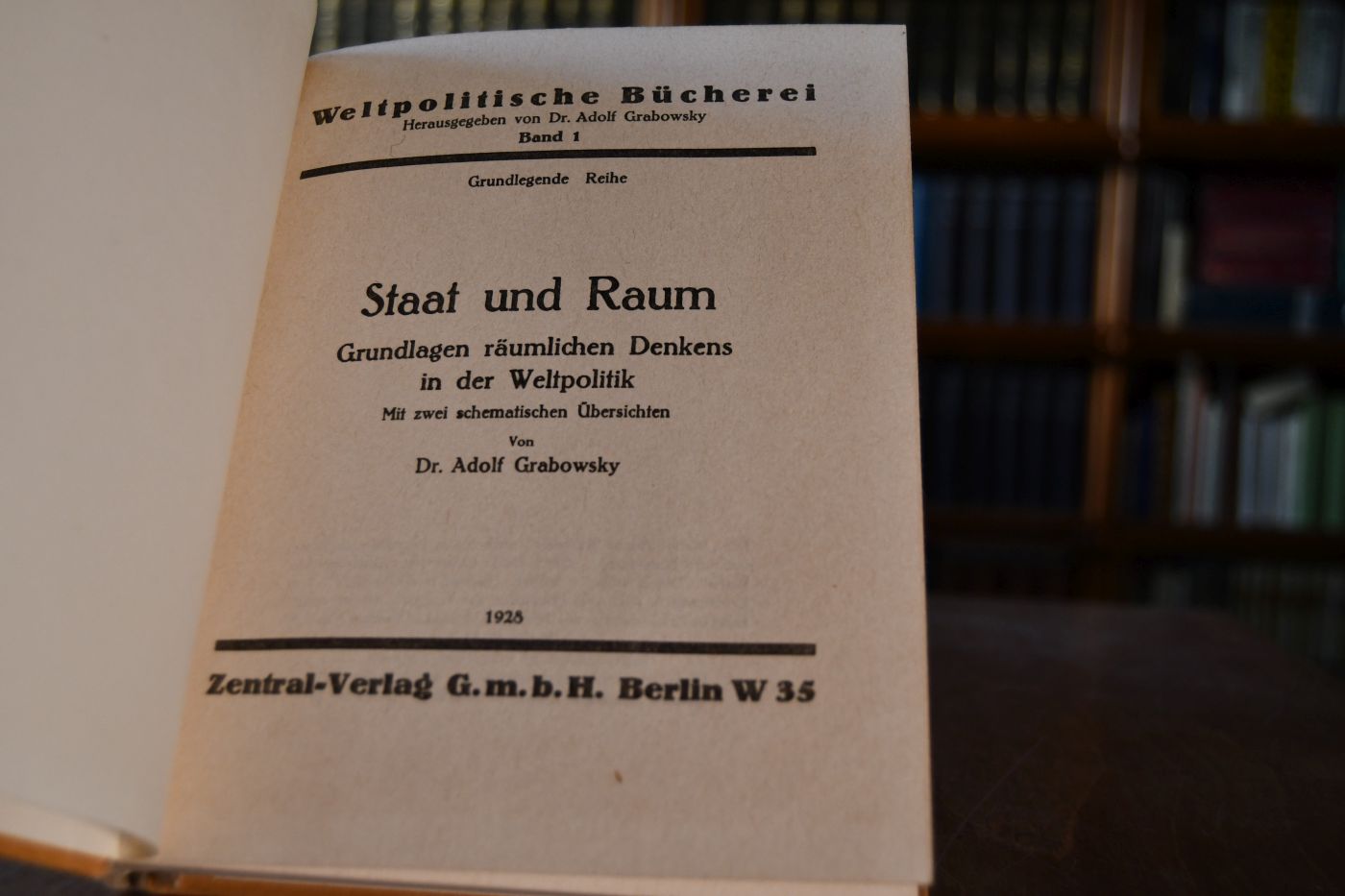Stadt und Raum. Grundlagen räumlichen Denkens in der Weltpolitik.