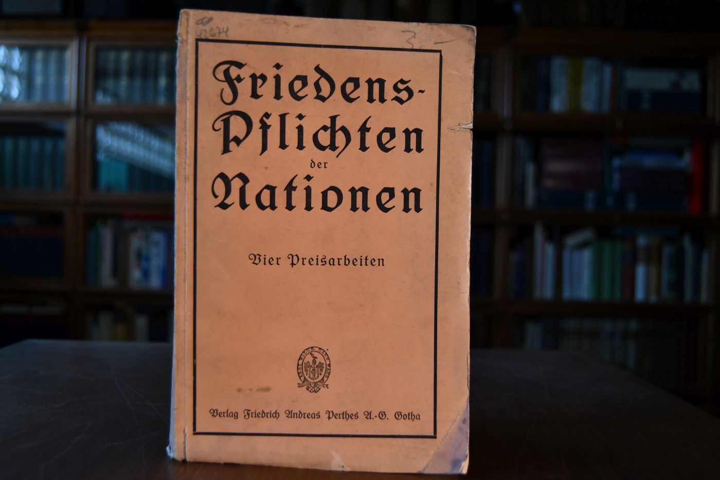 Friedenspflichten der Nationen. Vier Preisarbeiten von Felix Halle, Max Seber, Alfred Feilchenfeld, Paula Messer-Platz.