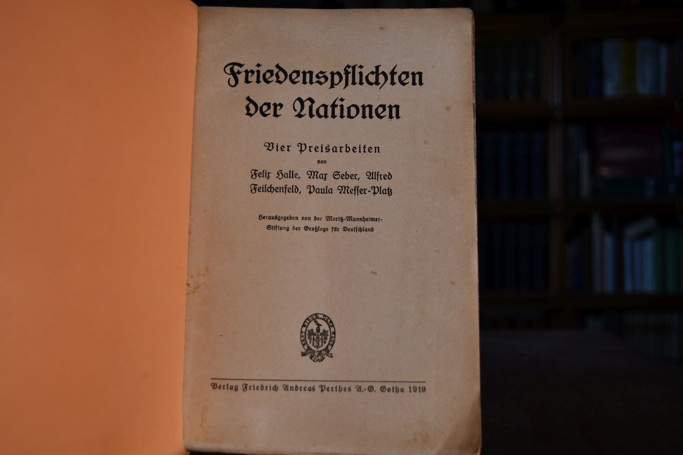 Friedenspflichten der Nationen. Vier Preisarbeiten von Felix Halle, Max Seber, Alfred Feilchenfeld, Paula Messer-Platz.