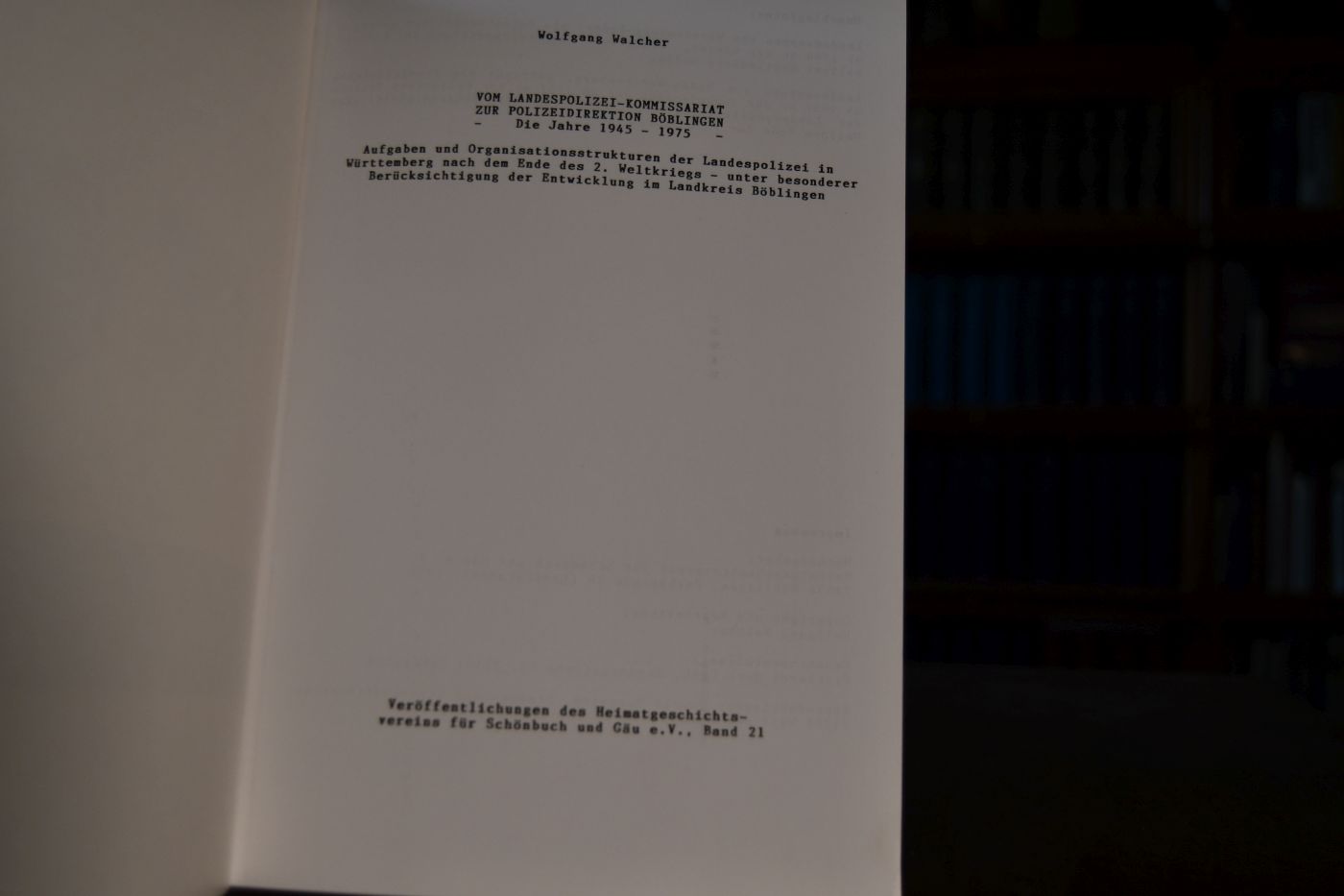 Vom Landespolizei-Kommissariat zur Polizeidirektion Böblingen. Die Jahre 1945-1975. Aufgaben und Organisatioinsstrukturen der Landespolizei in Württemberg nach dem Ende des 2. Weltkriegs - unter besonderer Berücksichtigung der Entwicklung im Landkreis Böblingen.