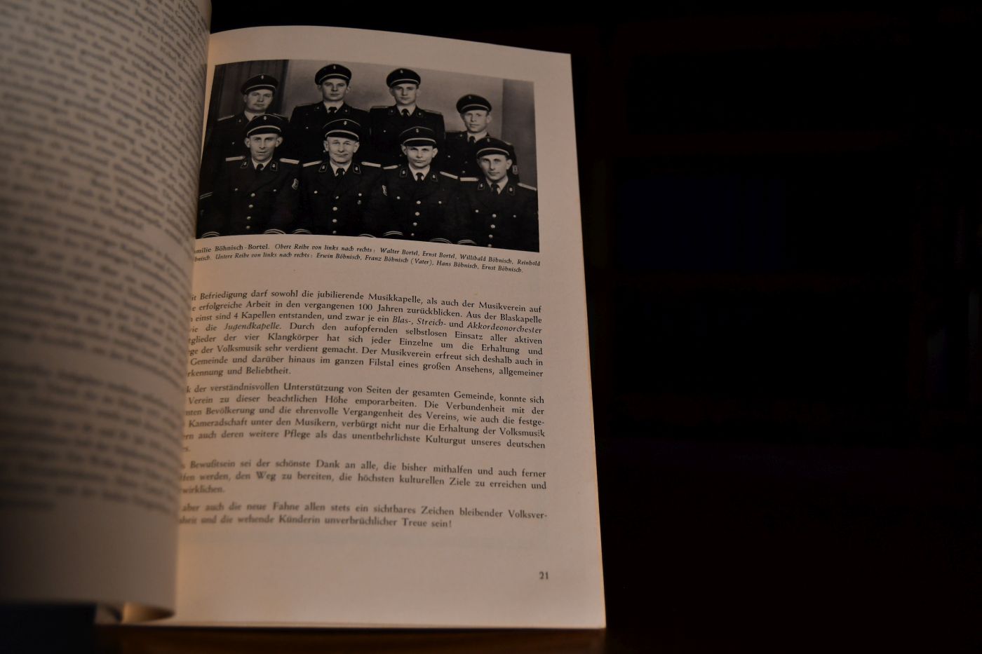 Festschrift zur Feier des 100jährigen Bestehens der Musikkapelle Salach und der damit verbundenen Fahnenweihe am 28. und 29. Juli 1956 in Salach Kreis Göppingen.