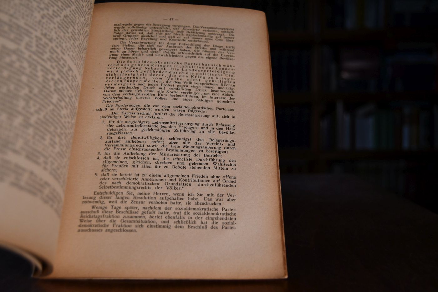 Für Volk und Vaterland. Auszüge aus offiziellen Reden und Erklärungen der Sozialdemokratischen Partei. Zusammengestellt und eingeleitet von Philipp Scheidemann.