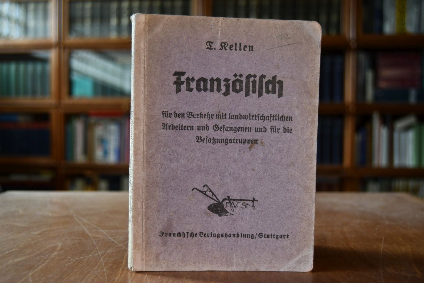 Französisch für den Verkehr mit landwirtschaftlichen Arbeitern und Gefangenen und für die Besatzungstruppen. Ein Sprachführer und ein Wörterbuch.