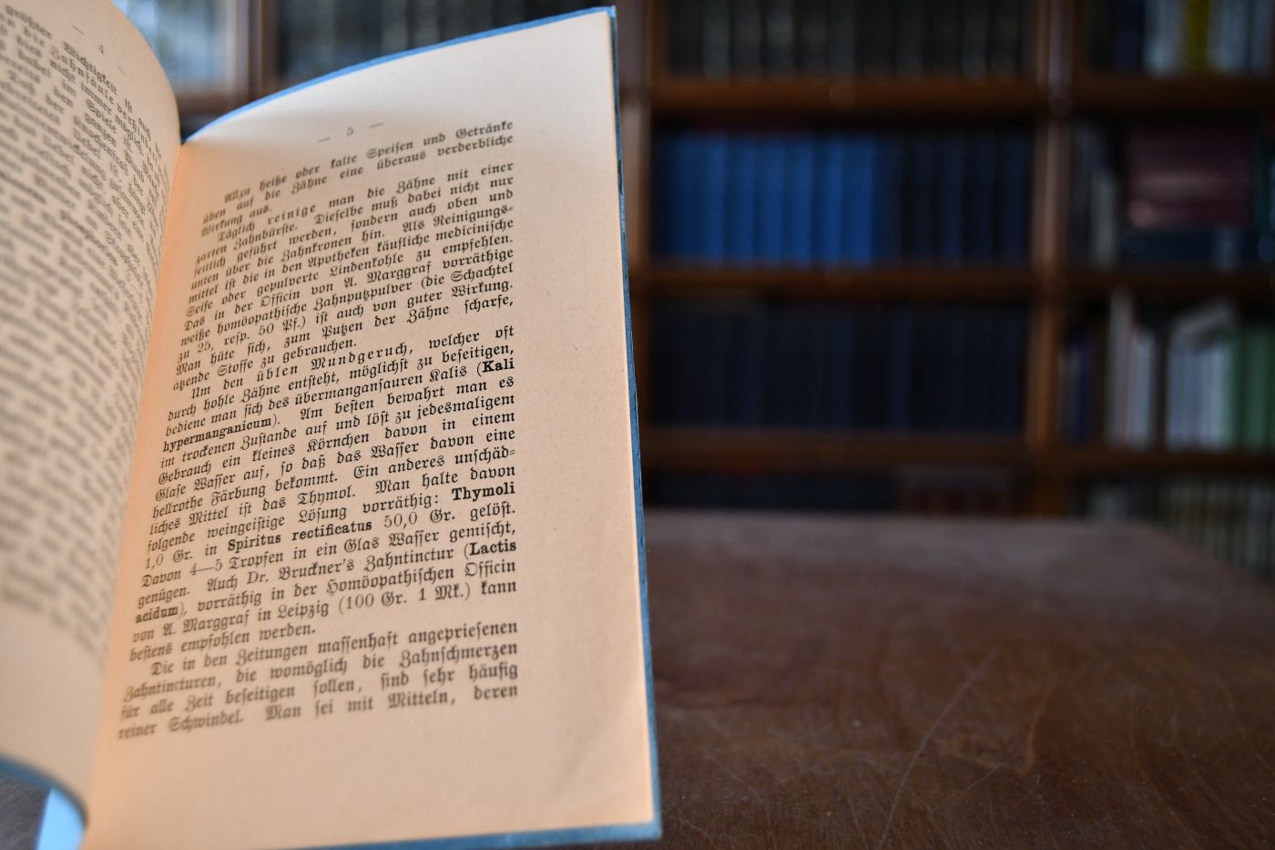 Der Zahnschmerz. Dessen Vorbeugung, Behandlung und sicherste Heilung volksverständlich dargestellt vom Verfasser des kleinen homöopath. Hausfreundes.