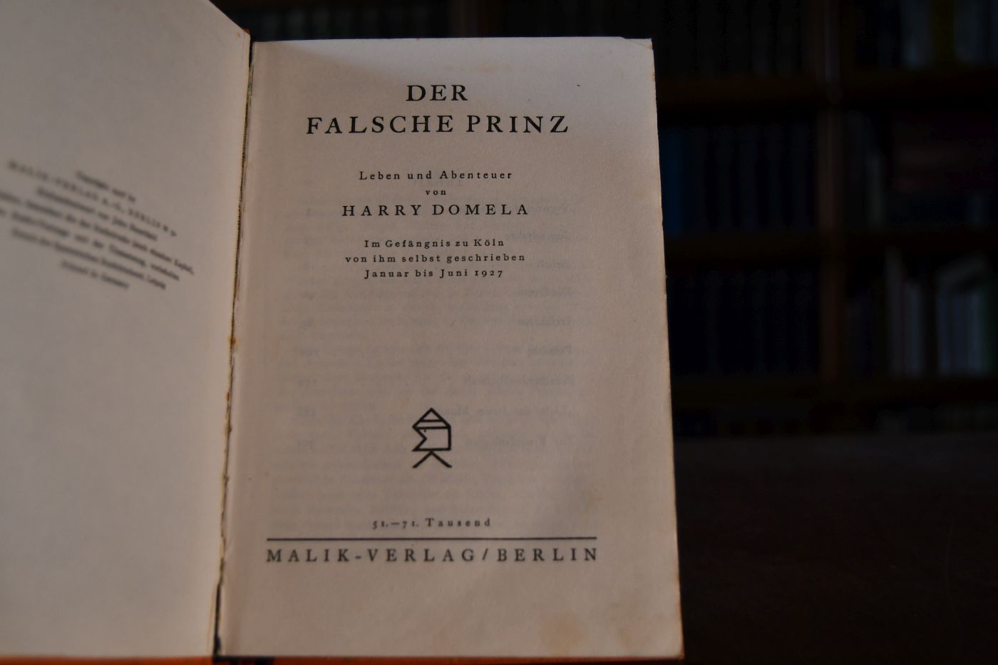 Der falsche Prinz. Leben und Abenteuer von Harry Domela. Im Gefängnis zu Köln von ihm selbst geschrieben Januar bis Juni 1927.