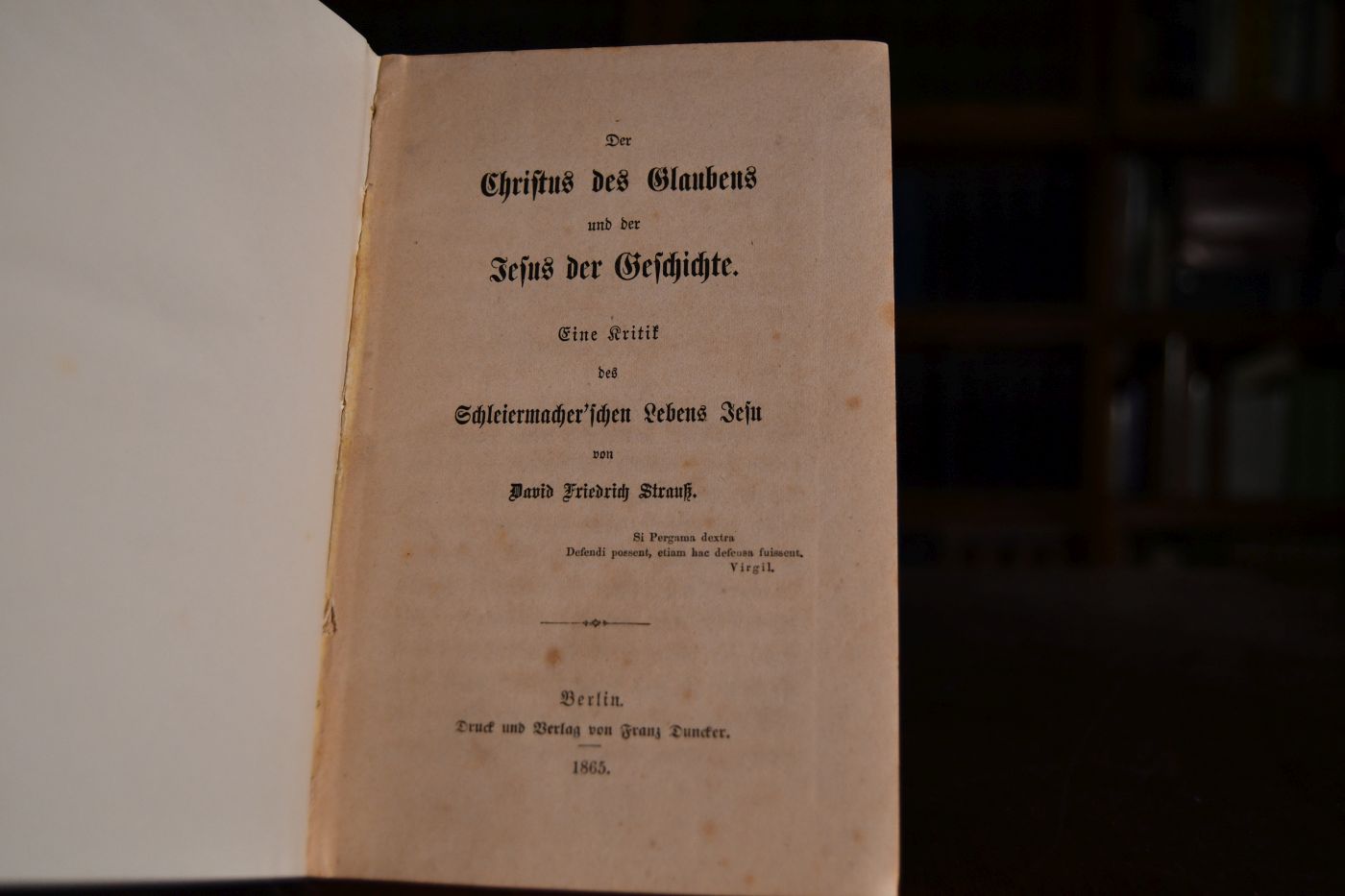Der Christus des Glaubens und der Jesus der Geschichte. Eine Kritik des Schleiermacher`schen Lebens Jesu. Beigebunden Johannes Huber Der alte und der neue Glaube. Ein Bekenntnis von David Friedrich Strauß kritisch gewürdigt, Nördlingen, Beck, 96 S.