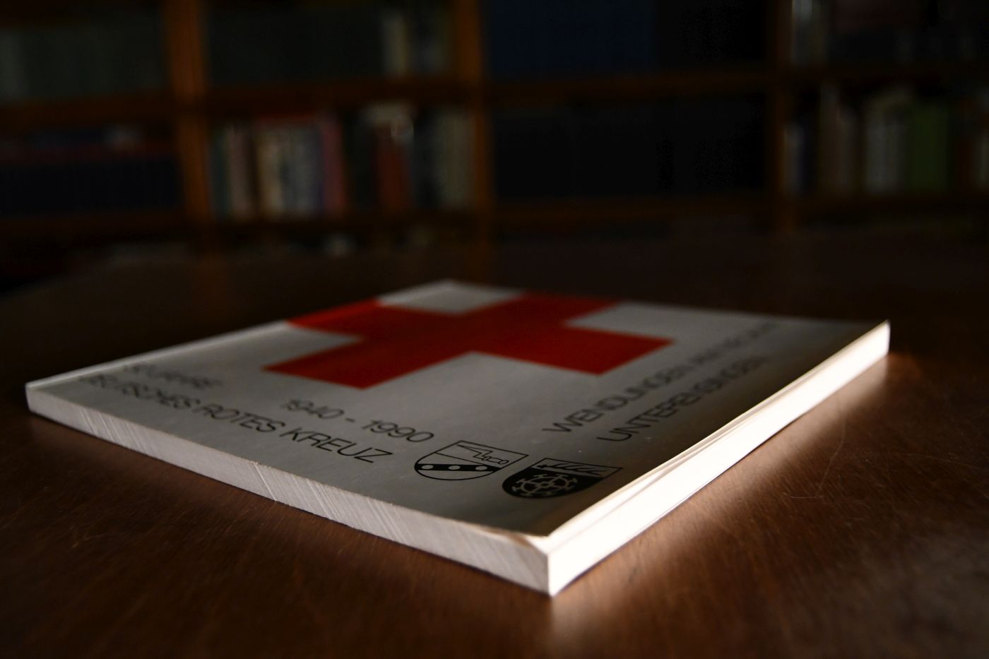 Festschrift und Chronik zum 50jährigen Jubiläum des Deutschen Roten Kreuzes Wendlingen am Neckar Unterensingen 1940-1990.