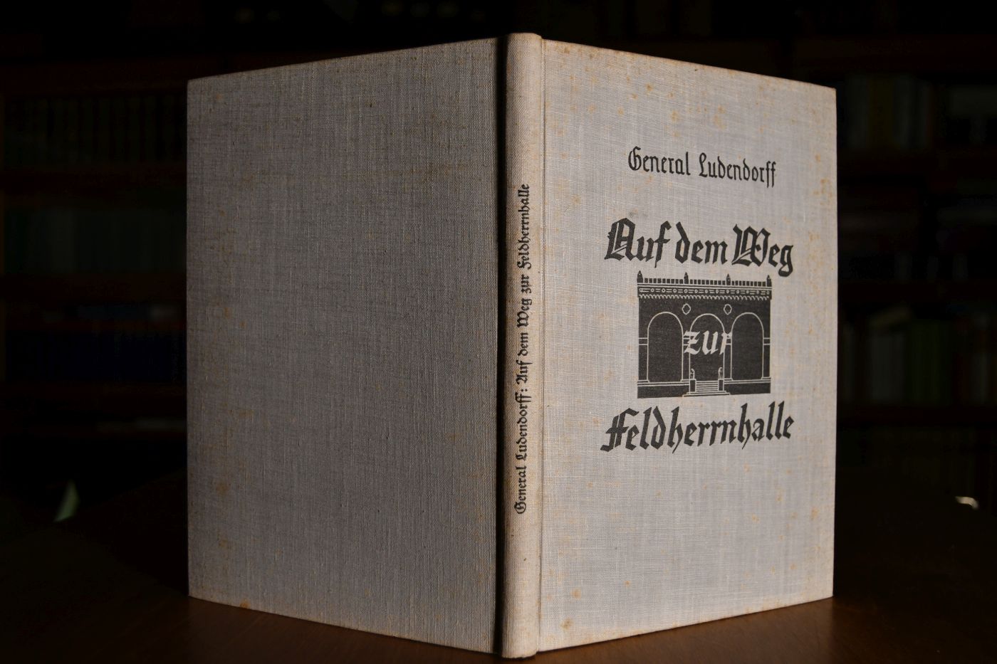 Auf dem Weg zur Feldherrnhalle. Lebenserinnerungen an die Zeit des 9.11.1923 mit Dokumenten in 5 Anlagen von General Ludendorff.