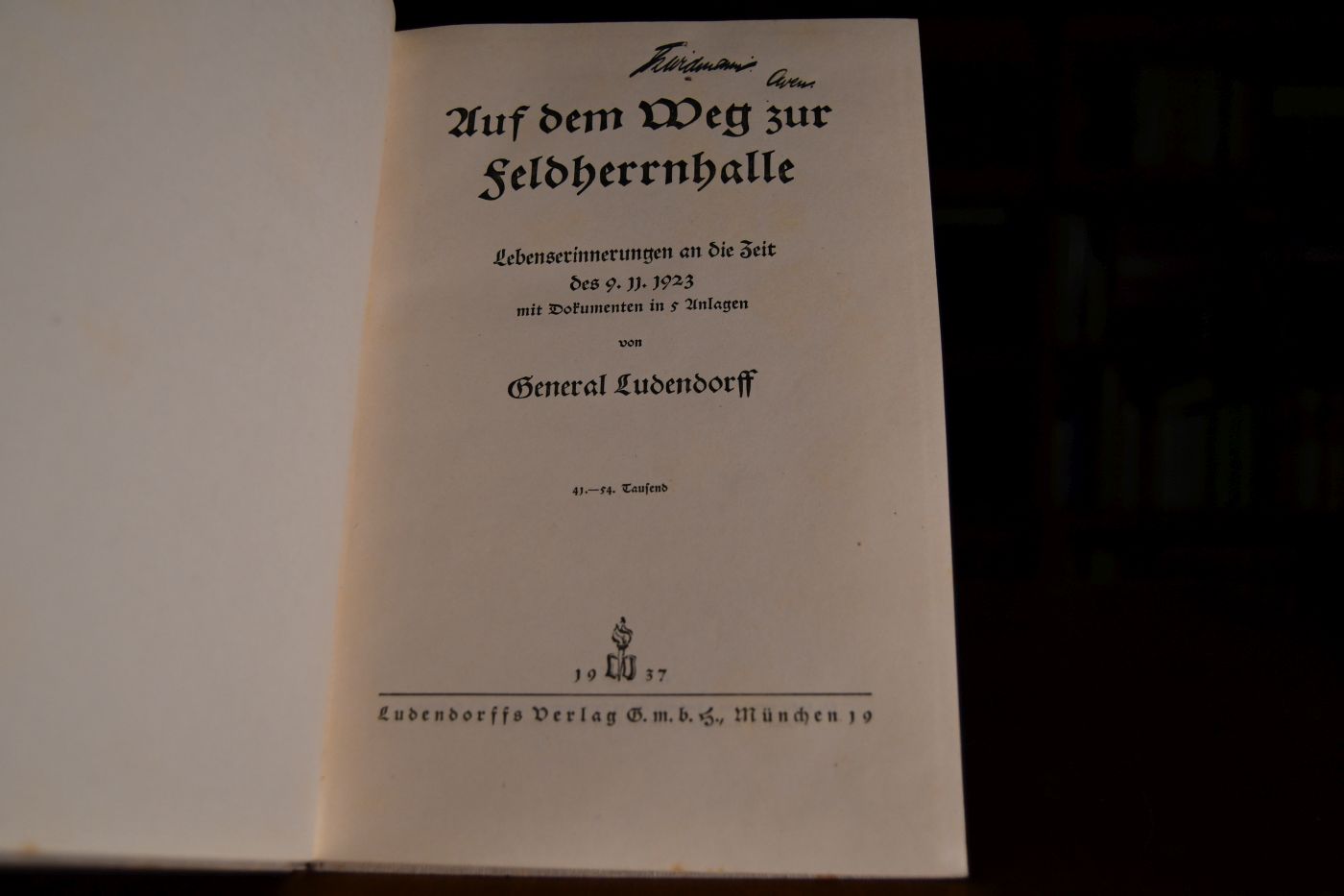 Auf dem Weg zur Feldherrnhalle. Lebenserinnerungen an die Zeit des 9.11.1923 mit Dokumenten in 5 Anlagen von General Ludendorff.