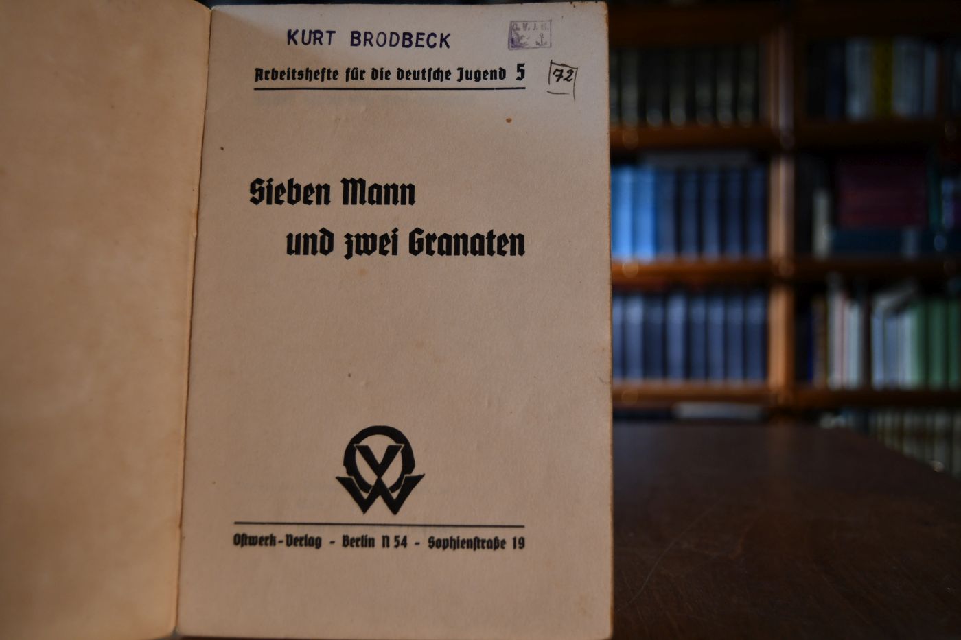 Sieben Mann und zwei Granaten.
