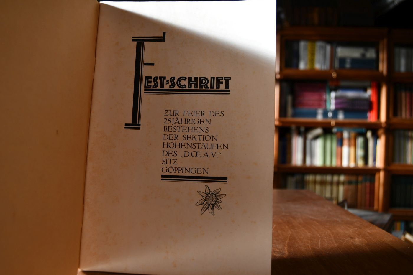 Festschrift zur Feier des 25jährigen Bestehens der Sektion Hohenstaufen des "D.Oe.A.V." Sitz Göppingen.
