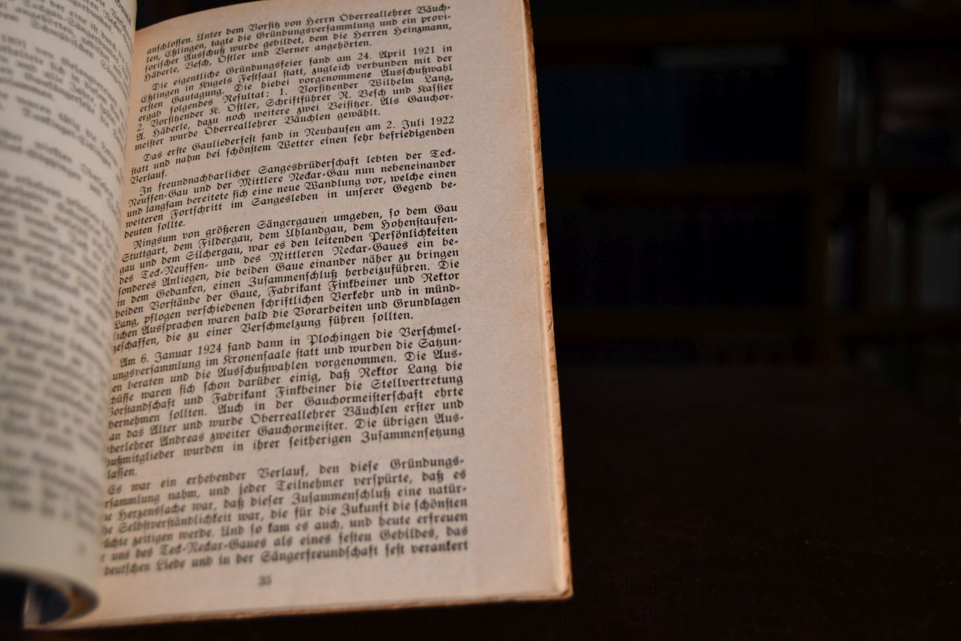 Fest-Buch zur Jahrhundertfeier des 1. Deutschen Liederfestes u. des 1. Teck-Neckargau-Sängerfestes in Plochingen a.N. am 16., 17. und 18. Juli 1927.