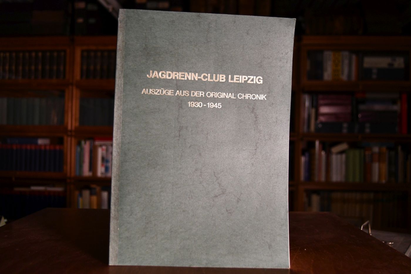 Auszüge aus der Original-Chronik 1930-1945 des Jagdrenn-Club Leipzig - gegründet 9.11.1871 - ausgefertigt für unseren Ehren-Senior Herrn Herbert Thieme Präsident 1911-1945, Master 1911-1939 überreicht anläßlich seines 90. Geburtstages am 19. März 1973 in Baden-Baden. Die Vertrauten (früher Leipzig) e.V.
