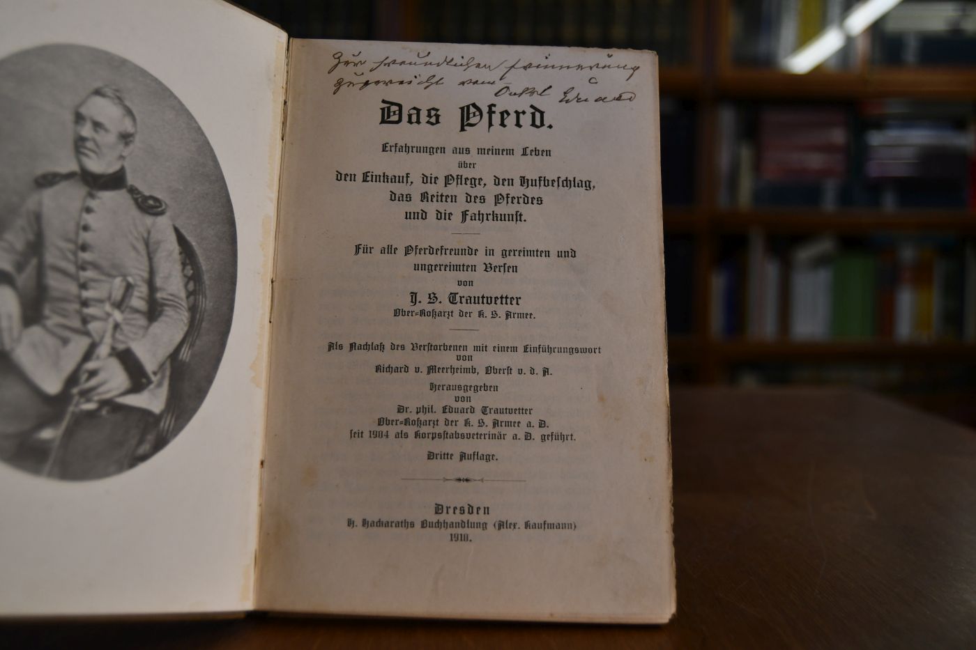 Das Pferd. Erfahrungen aus meinem Leben über den Einkauf, die Pflege, den Hufbeschlag, das Reiten des Pferdes und die Fahrkunst. Für alle Pferdefreunde in gereimten und ungereimten Versen.