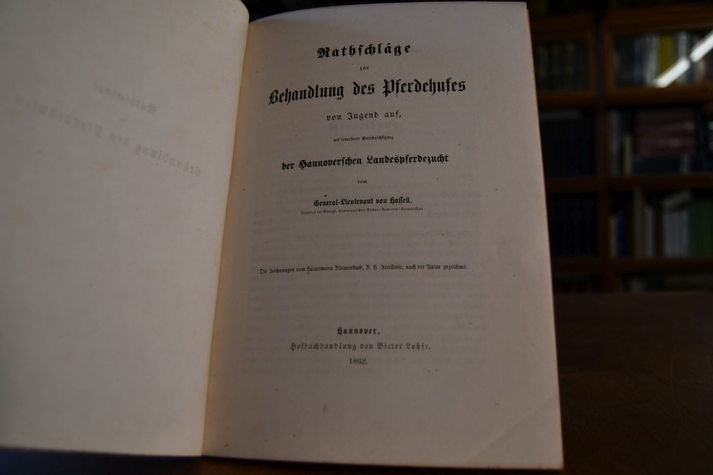 Rathschläge zur Behandlung des Pferdehufes von Jugend auf, mit besonderer Berücksichtigung der Hannoverschen Landespferdezucht von General-Lieutenant von Hassell. Die Zeichnungen vom Hauptmann Blumenbach, K.H. Artillerie, nach der Natur gezeichnet.