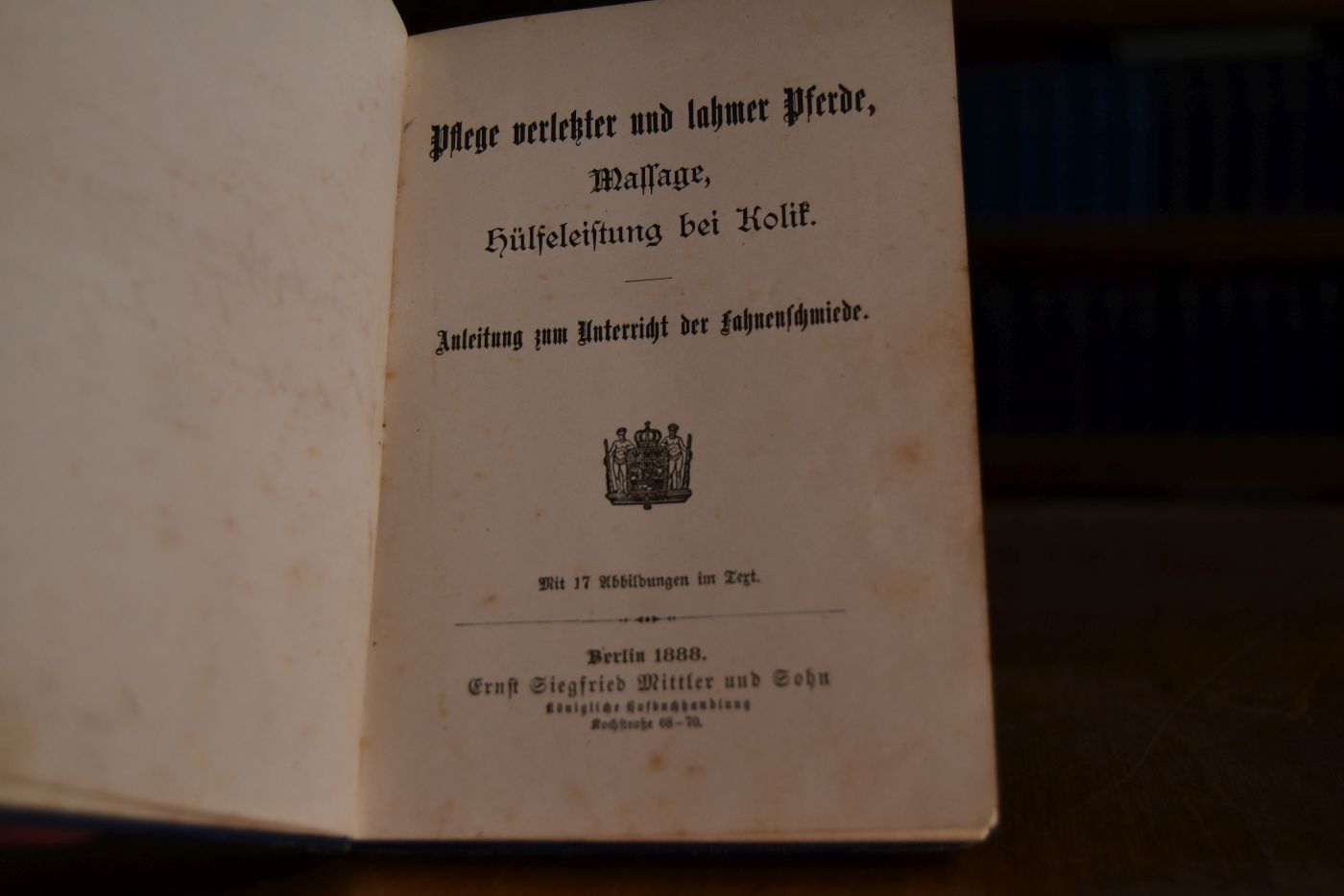 Pflege verletzter und lahmer Pferde, Massage, Hülfeleistung bei Kolik. Anleitung zum Unterricht der Fahnenschmiede.