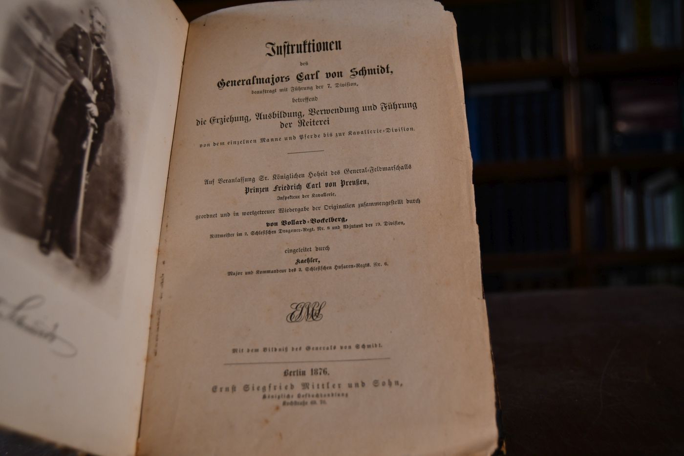 Instruktionen des Generalmajors Carl von Schmidt, beauftragt mit Führung der 7. Division, betreffend die Erziehung, Ausbildung, Verwendung und Führung der Reiterei von dem einzelnen Manne und Pferde bis zur Kavallerie-Division. Auf Veranlassung Sr. Königlichen Hoheit des General-Feldmarschalls Prinzen Friedrich Carl von Preußen Inspekteur der Kavallerie, geordnet und in wortgetreuer Wiedergabe der Originalien zusammengestellt durch von Vollard-Bockelberg, Rittmeister im 2. Schlesischen Dragonaer-Regt. Nr. 8 und Adjutant der 19. Division, eingeleitet durch Kaehler.