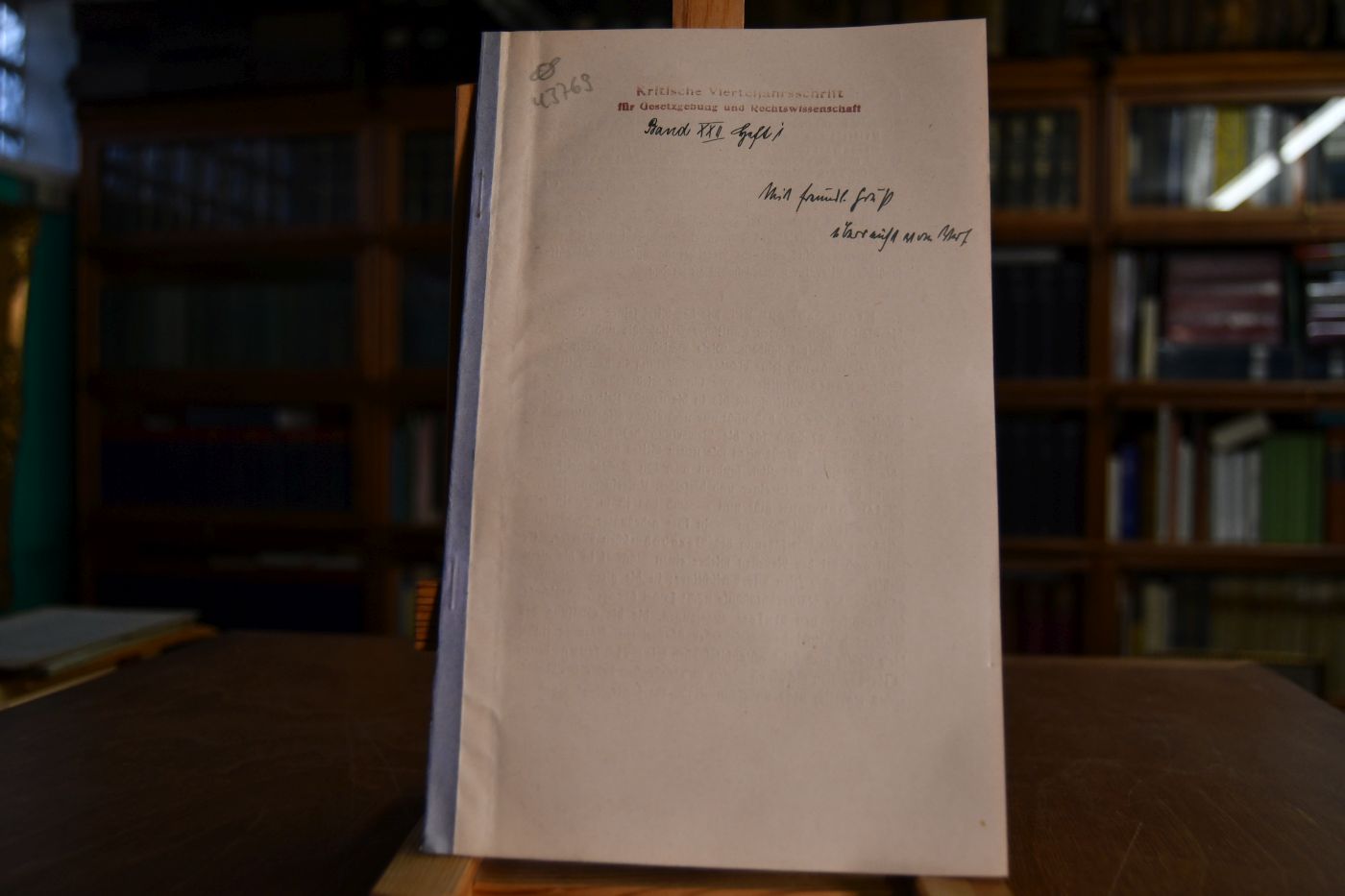 Buchbesprechung a) Franz Haymann, Kants Kriticismus und die naturrechtlichen Strömungen der gegenwart (Festrede), Berlin, Pan-Verlag 1924; b) C.A. Emge, Das Eherecht Immanuel Kants, Kantstudien XXIX, S. 249-273, 1924.