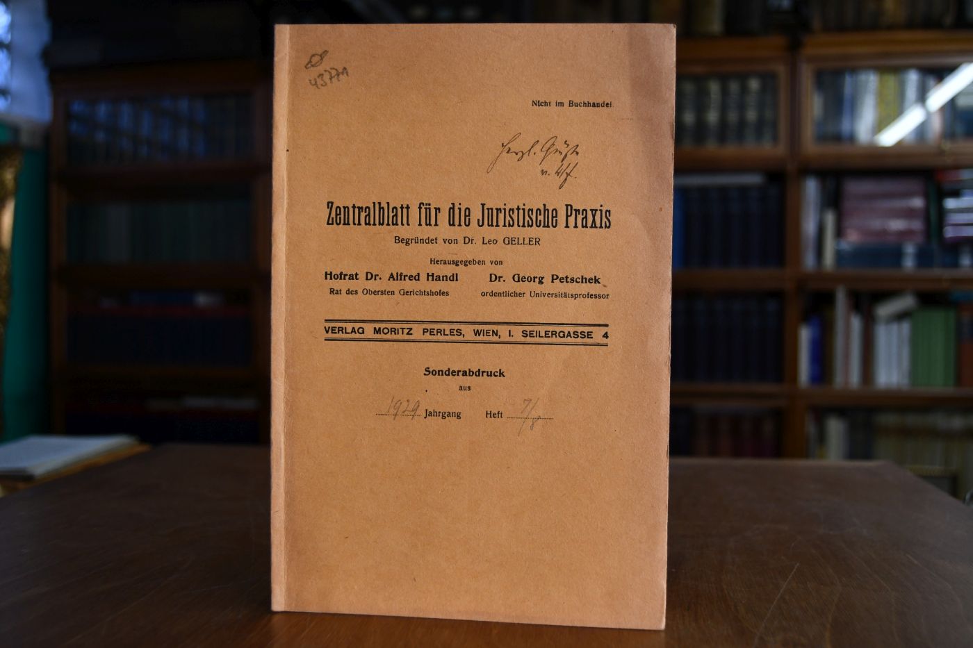 Buchbesprechung Fritz Schreier, Die Interpretation der Gesetze und Rechtsgeschäfte, Leipzig, Deuticke, 1927.