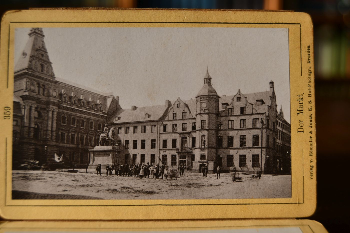 Düsseldorf. Leporello mit 12 Ansichten.