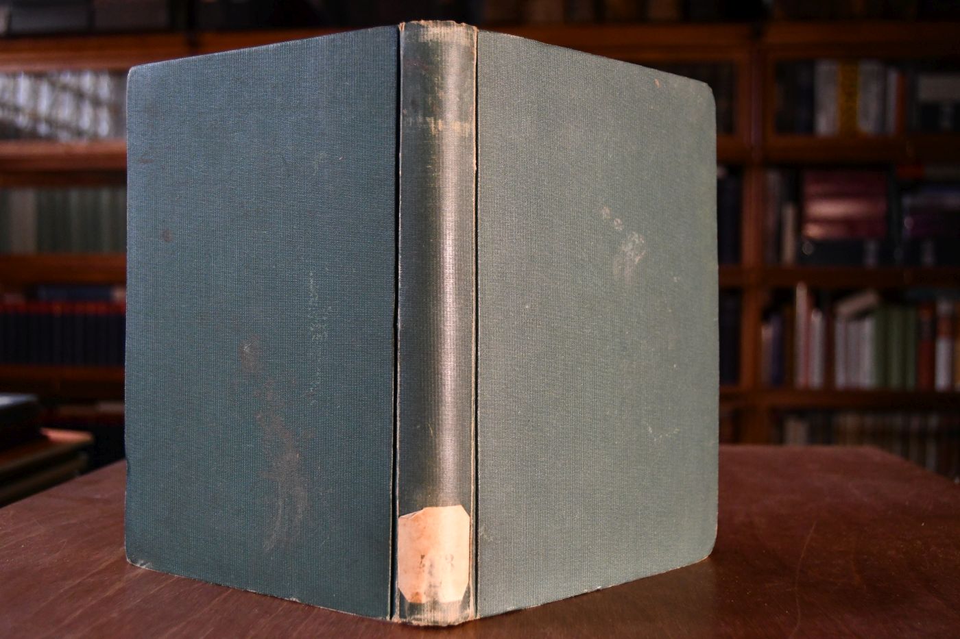 Die Pferderassen des Niederländisch-Indischen Archipels. Beigebunden 1. Freiherr von Esenbeck, Der Offizier als Reitlehrer der Rekruten. Unsere Pferde. Sammlung zwangloser hippologischer Studien 27. Heft. Stuttgart, Schickhardt & Ebner, 1903, 32 S. 2. W.v. Unger Georg Engelhardt von Löhneysen ein Meister deutscher Reitkunst vor dreihundert Jahren, Unsere Pferde. Sammlung zwangloser hippologischer Studien 29. Heft. Stuttgart, Schickhardt & Ebner, 1904, 55 S. 3. H.A. von Esebeck Jagdpferde. Unsere Pferde. Sammlung zwangloser hippologischer Studien 30. Heft. Stuttgart, Schickhardt & Ebner, 1904, 47 S. 4. Apollinaris Osowicki Das Huzullenpferd. Eine züchterische Studie nach Untersuchungen in seiner Heimat. Unsere Pferde. Sammlung zwangloser hippologischer Studien 31. Heft. Stuttgart, Schickhardt & Ebner, 1904, 54 S. 5. B.v. Lukomski Das arabische Pferd in Slawuta und anderen Gestüten des südwestlichen Russlands. Unsere Pferde. Sammlung zwangloser hippologischer Studien 33. Heft. Stuttgart, Schickhardt & Ebner, 1906, 93 S. 6. H. Gassebner Die wichtigsten Gestütsbrände und Stutbuchbrandzeichen in Österreich-Ungarn und Deutschland. Unsere Pferde. Sammlung zwangloser hippologischer Studien 34. Heft. Stuttgart, Schickhardt & Ebner, 1907, 74 S.