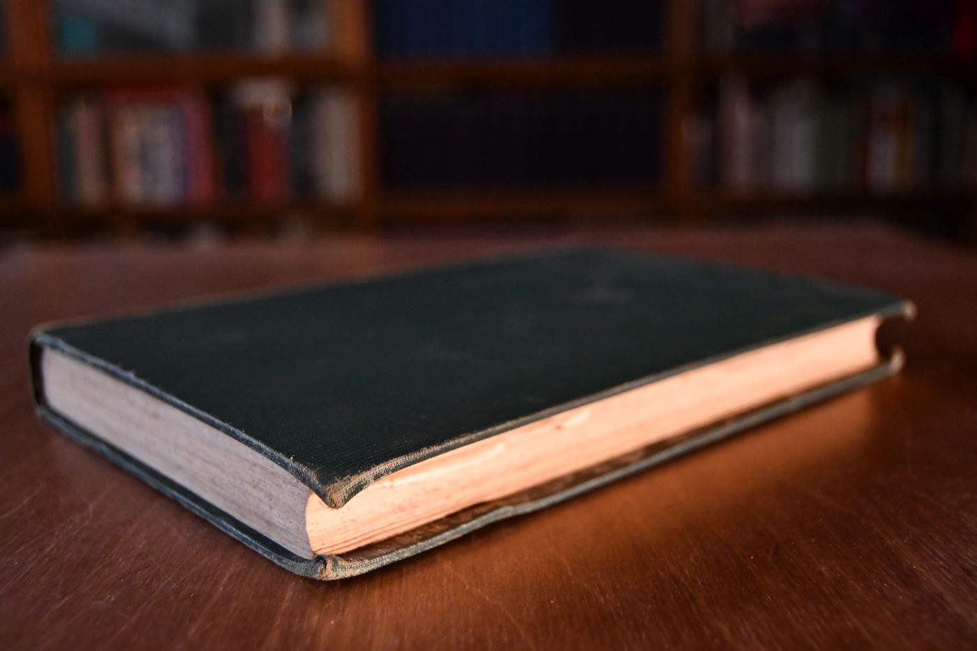 Die Pferderassen des Niederländisch-Indischen Archipels. Beigebunden 1. Freiherr von Esenbeck, Der Offizier als Reitlehrer der Rekruten. Unsere Pferde. Sammlung zwangloser hippologischer Studien 27. Heft. Stuttgart, Schickhardt & Ebner, 1903, 32 S. 2. W.v. Unger Georg Engelhardt von Löhneysen ein Meister deutscher Reitkunst vor dreihundert Jahren, Unsere Pferde. Sammlung zwangloser hippologischer Studien 29. Heft. Stuttgart, Schickhardt & Ebner, 1904, 55 S. 3. H.A. von Esebeck Jagdpferde. Unsere Pferde. Sammlung zwangloser hippologischer Studien 30. Heft. Stuttgart, Schickhardt & Ebner, 1904, 47 S. 4. Apollinaris Osowicki Das Huzullenpferd. Eine züchterische Studie nach Untersuchungen in seiner Heimat. Unsere Pferde. Sammlung zwangloser hippologischer Studien 31. Heft. Stuttgart, Schickhardt & Ebner, 1904, 54 S. 5. B.v. Lukomski Das arabische Pferd in Slawuta und anderen Gestüten des südwestlichen Russlands. Unsere Pferde. Sammlung zwangloser hippologischer Studien 33. Heft. Stuttgart, Schickhardt & Ebner, 1906, 93 S. 6. H. Gassebner Die wichtigsten Gestütsbrände und Stutbuchbrandzeichen in Österreich-Ungarn und Deutschland. Unsere Pferde. Sammlung zwangloser hippologischer Studien 34. Heft. Stuttgart, Schickhardt & Ebner, 1907, 74 S.