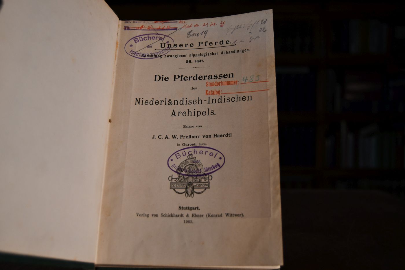 Die Pferderassen des Niederländisch-Indischen Archipels. Beigebunden 1. Freiherr von Esenbeck, Der Offizier als Reitlehrer der Rekruten. Unsere Pferde. Sammlung zwangloser hippologischer Studien 27. Heft. Stuttgart, Schickhardt & Ebner, 1903, 32 S. 2. W.v. Unger Georg Engelhardt von Löhneysen ein Meister deutscher Reitkunst vor dreihundert Jahren, Unsere Pferde. Sammlung zwangloser hippologischer Studien 29. Heft. Stuttgart, Schickhardt & Ebner, 1904, 55 S. 3. H.A. von Esebeck Jagdpferde. Unsere Pferde. Sammlung zwangloser hippologischer Studien 30. Heft. Stuttgart, Schickhardt & Ebner, 1904, 47 S. 4. Apollinaris Osowicki Das Huzullenpferd. Eine züchterische Studie nach Untersuchungen in seiner Heimat. Unsere Pferde. Sammlung zwangloser hippologischer Studien 31. Heft. Stuttgart, Schickhardt & Ebner, 1904, 54 S. 5. B.v. Lukomski Das arabische Pferd in Slawuta und anderen Gestüten des südwestlichen Russlands. Unsere Pferde. Sammlung zwangloser hippologischer Studien 33. Heft. Stuttgart, Schickhardt & Ebner, 1906, 93 S. 6. H. Gassebner Die wichtigsten Gestütsbrände und Stutbuchbrandzeichen in Österreich-Ungarn und Deutschland. Unsere Pferde. Sammlung zwangloser hippologischer Studien 34. Heft. Stuttgart, Schickhardt & Ebner, 1907, 74 S.
