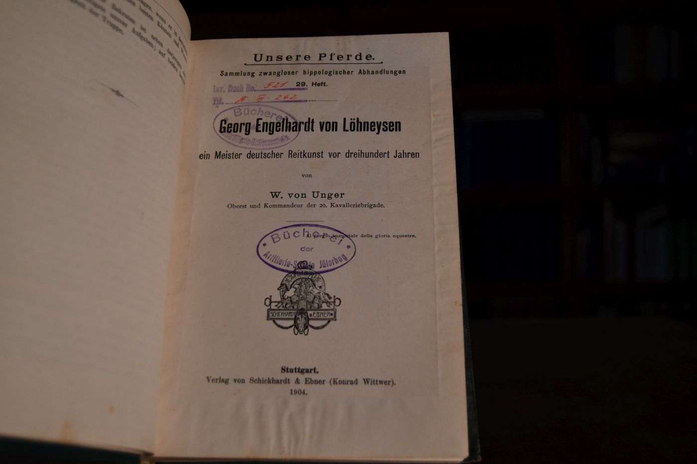 Die Pferderassen des Niederländisch-Indischen Archipels. Beigebunden 1. Freiherr von Esenbeck, Der Offizier als Reitlehrer der Rekruten. Unsere Pferde. Sammlung zwangloser hippologischer Studien 27. Heft. Stuttgart, Schickhardt & Ebner, 1903, 32 S. 2. W.v. Unger Georg Engelhardt von Löhneysen ein Meister deutscher Reitkunst vor dreihundert Jahren, Unsere Pferde. Sammlung zwangloser hippologischer Studien 29. Heft. Stuttgart, Schickhardt & Ebner, 1904, 55 S. 3. H.A. von Esebeck Jagdpferde. Unsere Pferde. Sammlung zwangloser hippologischer Studien 30. Heft. Stuttgart, Schickhardt & Ebner, 1904, 47 S. 4. Apollinaris Osowicki Das Huzullenpferd. Eine züchterische Studie nach Untersuchungen in seiner Heimat. Unsere Pferde. Sammlung zwangloser hippologischer Studien 31. Heft. Stuttgart, Schickhardt & Ebner, 1904, 54 S. 5. B.v. Lukomski Das arabische Pferd in Slawuta und anderen Gestüten des südwestlichen Russlands. Unsere Pferde. Sammlung zwangloser hippologischer Studien 33. Heft. Stuttgart, Schickhardt & Ebner, 1906, 93 S. 6. H. Gassebner Die wichtigsten Gestütsbrände und Stutbuchbrandzeichen in Österreich-Ungarn und Deutschland. Unsere Pferde. Sammlung zwangloser hippologischer Studien 34. Heft. Stuttgart, Schickhardt & Ebner, 1907, 74 S.