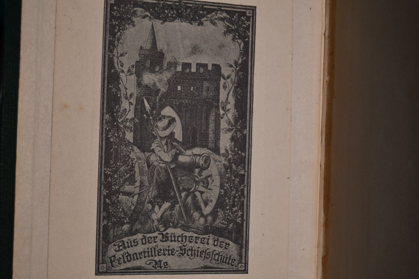 Die Pferderassen des Niederländisch-Indischen Archipels. Beigebunden 1. Freiherr von Esenbeck, Der Offizier als Reitlehrer der Rekruten. Unsere Pferde. Sammlung zwangloser hippologischer Studien 27. Heft. Stuttgart, Schickhardt & Ebner, 1903, 32 S. 2. W.v. Unger Georg Engelhardt von Löhneysen ein Meister deutscher Reitkunst vor dreihundert Jahren, Unsere Pferde. Sammlung zwangloser hippologischer Studien 29. Heft. Stuttgart, Schickhardt & Ebner, 1904, 55 S. 3. H.A. von Esebeck Jagdpferde. Unsere Pferde. Sammlung zwangloser hippologischer Studien 30. Heft. Stuttgart, Schickhardt & Ebner, 1904, 47 S. 4. Apollinaris Osowicki Das Huzullenpferd. Eine züchterische Studie nach Untersuchungen in seiner Heimat. Unsere Pferde. Sammlung zwangloser hippologischer Studien 31. Heft. Stuttgart, Schickhardt & Ebner, 1904, 54 S. 5. B.v. Lukomski Das arabische Pferd in Slawuta und anderen Gestüten des südwestlichen Russlands. Unsere Pferde. Sammlung zwangloser hippologischer Studien 33. Heft. Stuttgart, Schickhardt & Ebner, 1906, 93 S. 6. H. Gassebner Die wichtigsten Gestütsbrände und Stutbuchbrandzeichen in Österreich-Ungarn und Deutschland. Unsere Pferde. Sammlung zwangloser hippologischer Studien 34. Heft. Stuttgart, Schickhardt & Ebner, 1907, 74 S.