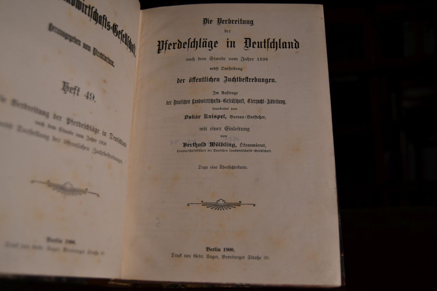 Die Verbreitung der Pferdeschläge in Deutschland nach dem Stande vom Jahre 1898 nebst Darstellung der öffentlichen Zuchtbestrebungen. Beigebunden 1. Jahresbericht des Sonderausschusses für Pflanzenschutz, Berlin, 1900, 258 S. Arbeiten der Deutschen Landwirtschafts-Gesellschaft Heft 50. 2. Werner, Albert Der Betrieb der Deutschen Landwirtschaft am Ende des XIX. Jahrhunderts, Berlin, 1900, 96 S. Arbeiten der Deutschen Landwirtschafts-Gesellschaft Heft 51.