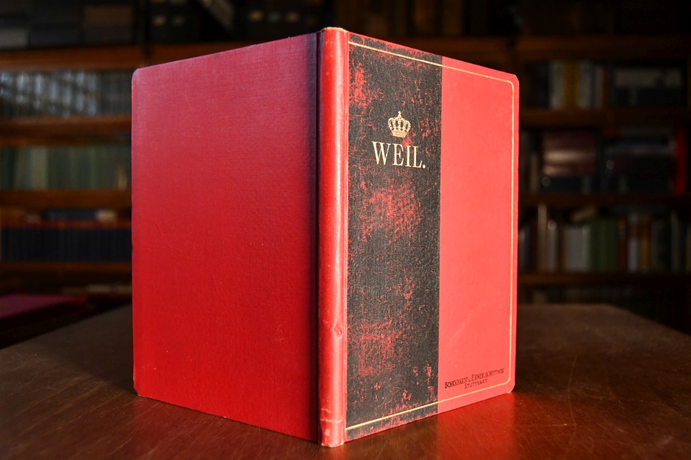 Weil das Privat-Gestüt Seiner Majestät des Königs Wilhelm II. von Württemberg. Kurze Beschreibung, zusammengestellt von der Gestütsleitung. Mit Abstammungstafeln, Stammbäumen, einem Lageplan des Gestüts und 8 Abbildungen