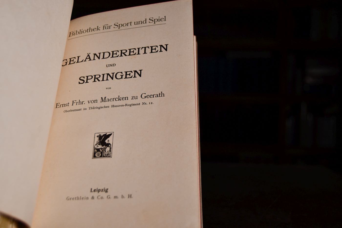 Geländereiten und Springreiten.