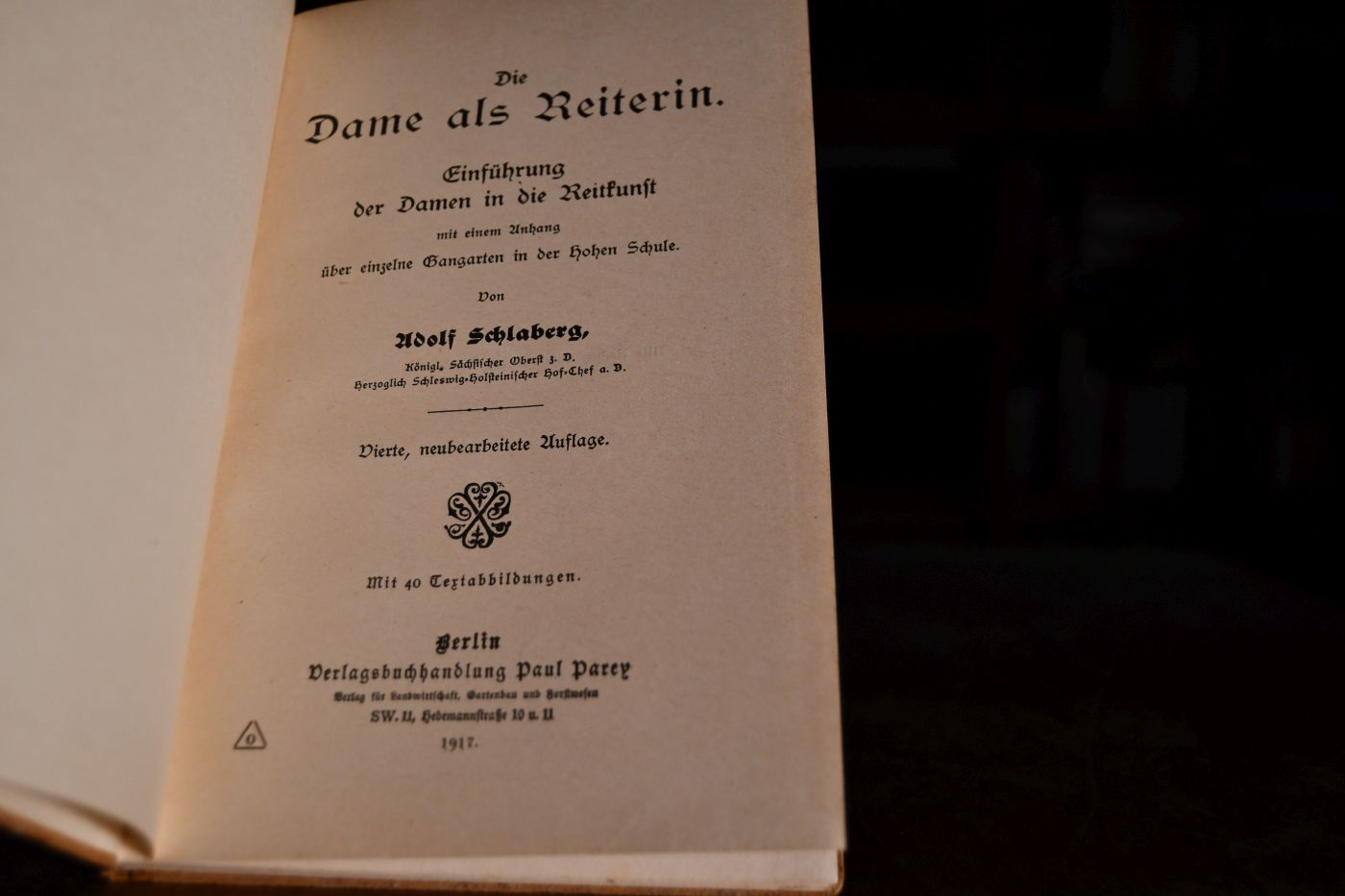 Die Dame als Reiterin. Einführung der Damen in die Reitkunst mit einem Anhang über einzelne Gangarten in der Hohen Schule.