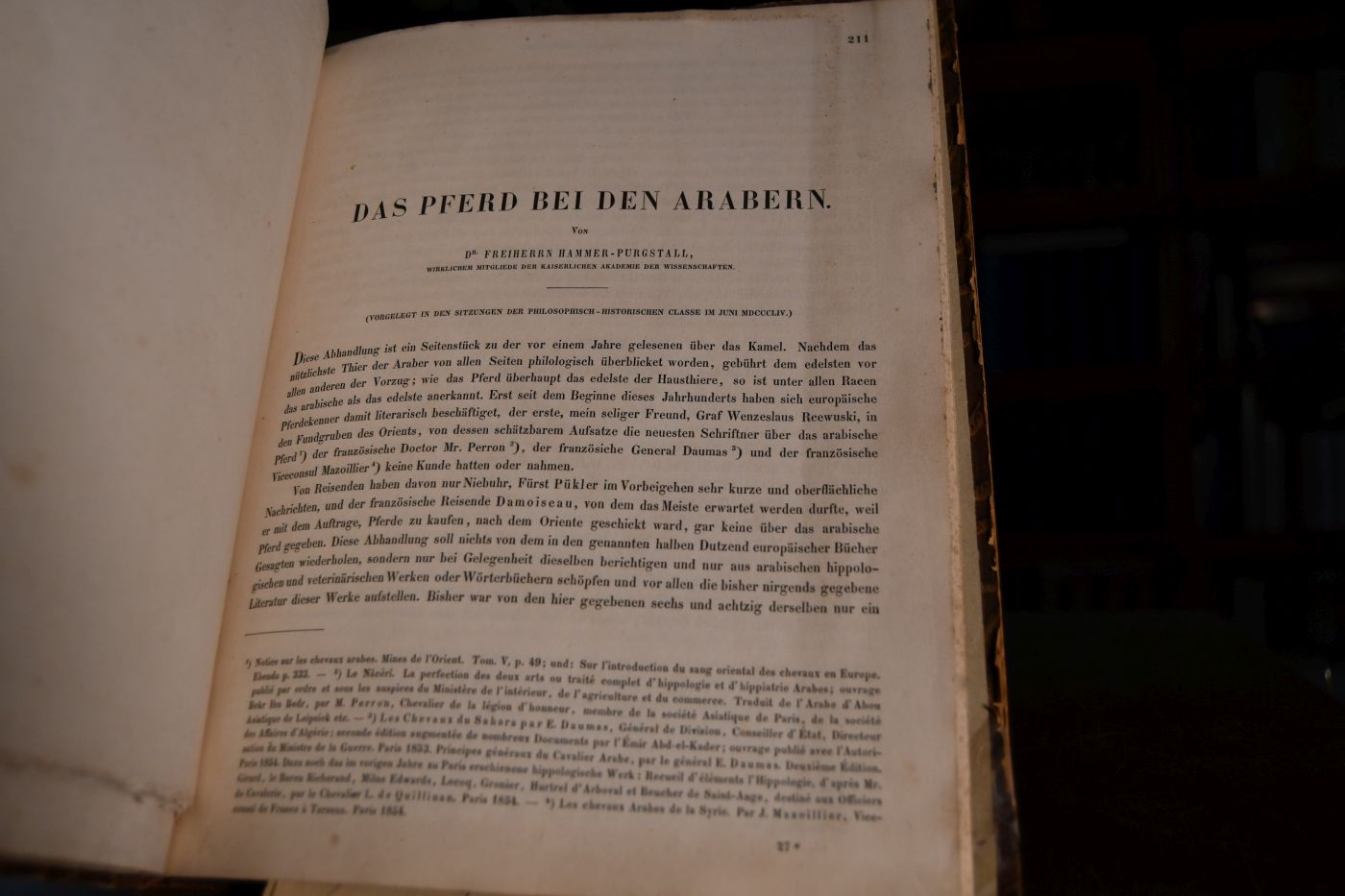 Über die Erkenntniss des Pferdealters aus den Zähnen. Beigebunden Freiherr Hammer-Purgstall Das Pferd bei den Arabern (vorgelegt in den Sitzungen der Philosophisch-Historischen Classe im Juni 1854), S. 211-246.