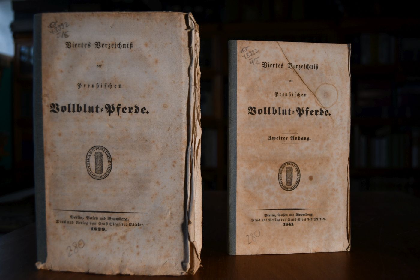 Viertes Verzeichniß der Prerußischen Vollblut-Pferde. Beiliegend Viertes Verzeichnis der Prerußischen Vollblut-Pferde, Zweiter Anhang, Berlin, Ernst Siegfried Mittler, 1841, Broschur, S. 210-301.