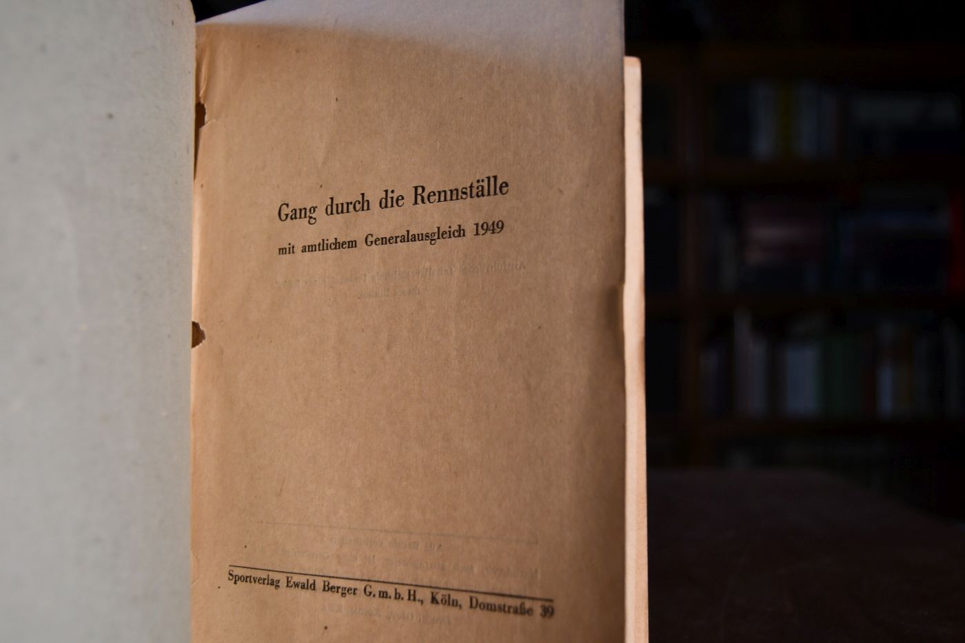 Gang durch die Rennställe mit amtlichem Generalausgleich 1949.