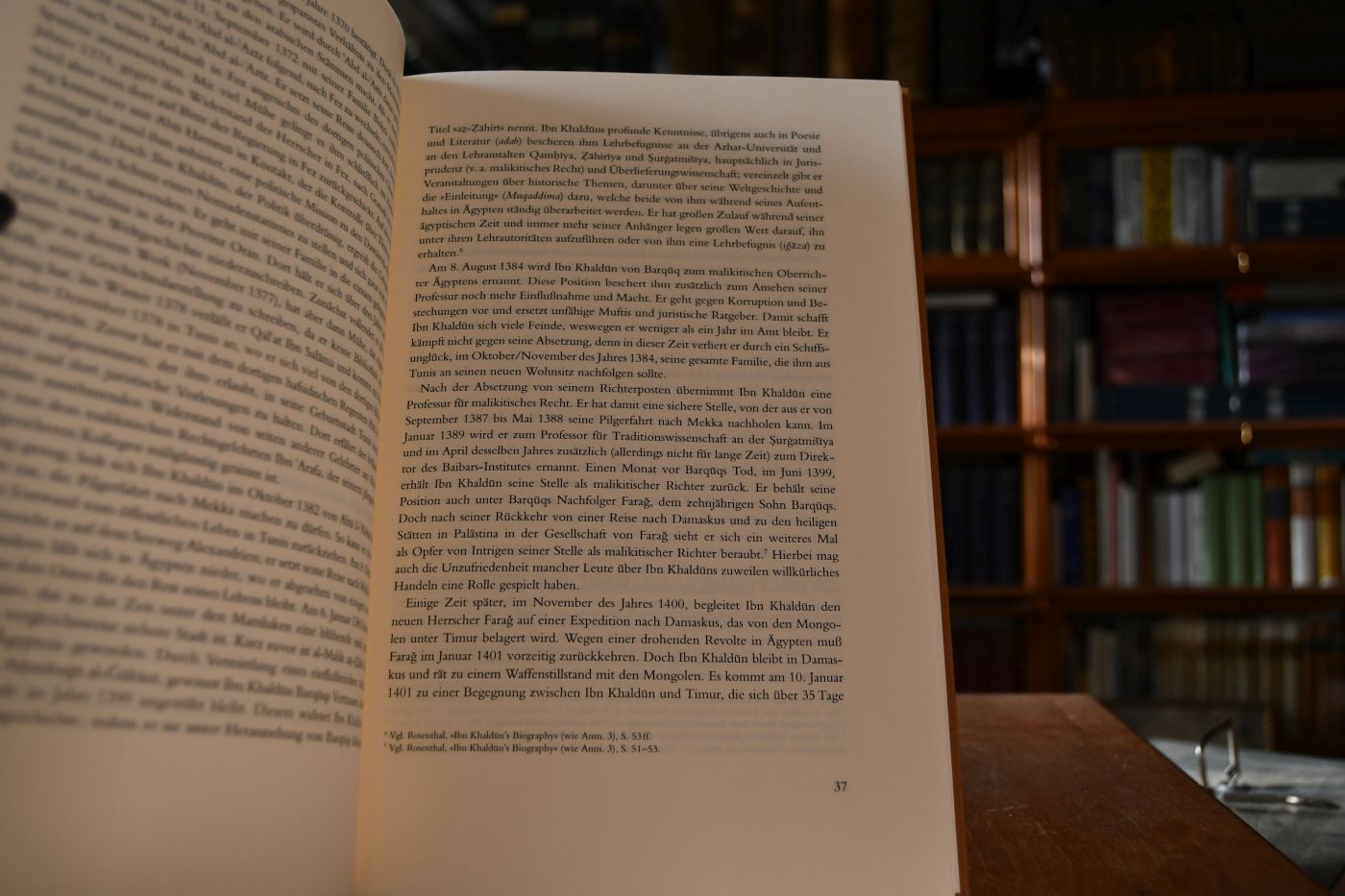 Ökonomie aus "Muqaddima". Beigegeben Vademecum zu dem Klassiker des arabischen Wirtschaftsdenkens, Herausgeber, Bertram Schefold, ISBN 3878811535, Düsseldorf, Verlag Wirtschaft und Finanzen, Pappband , 184 S.