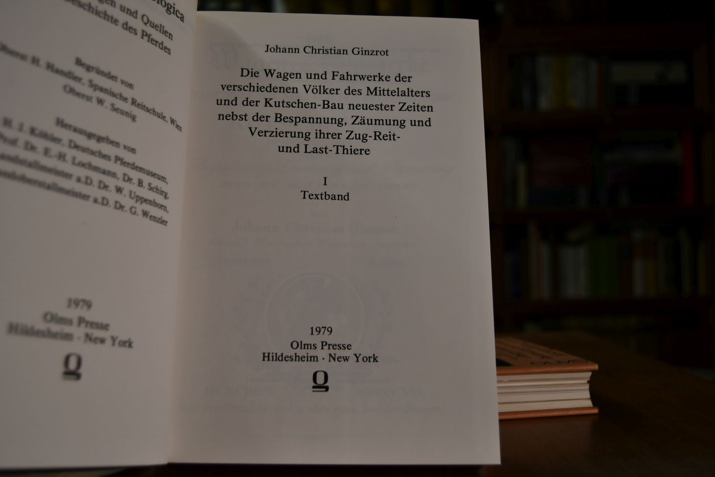 Die Wagen und Fahrwerke der verschiedenen Völker des Mittelalters und der Kutschen-Bau neuester Zeiten nebst der Bespannung, Zäumung und Verzierung ihrer Zug-, Reit- und Last-Thiere. Teil 1 + 2. Textband + Tafelband.