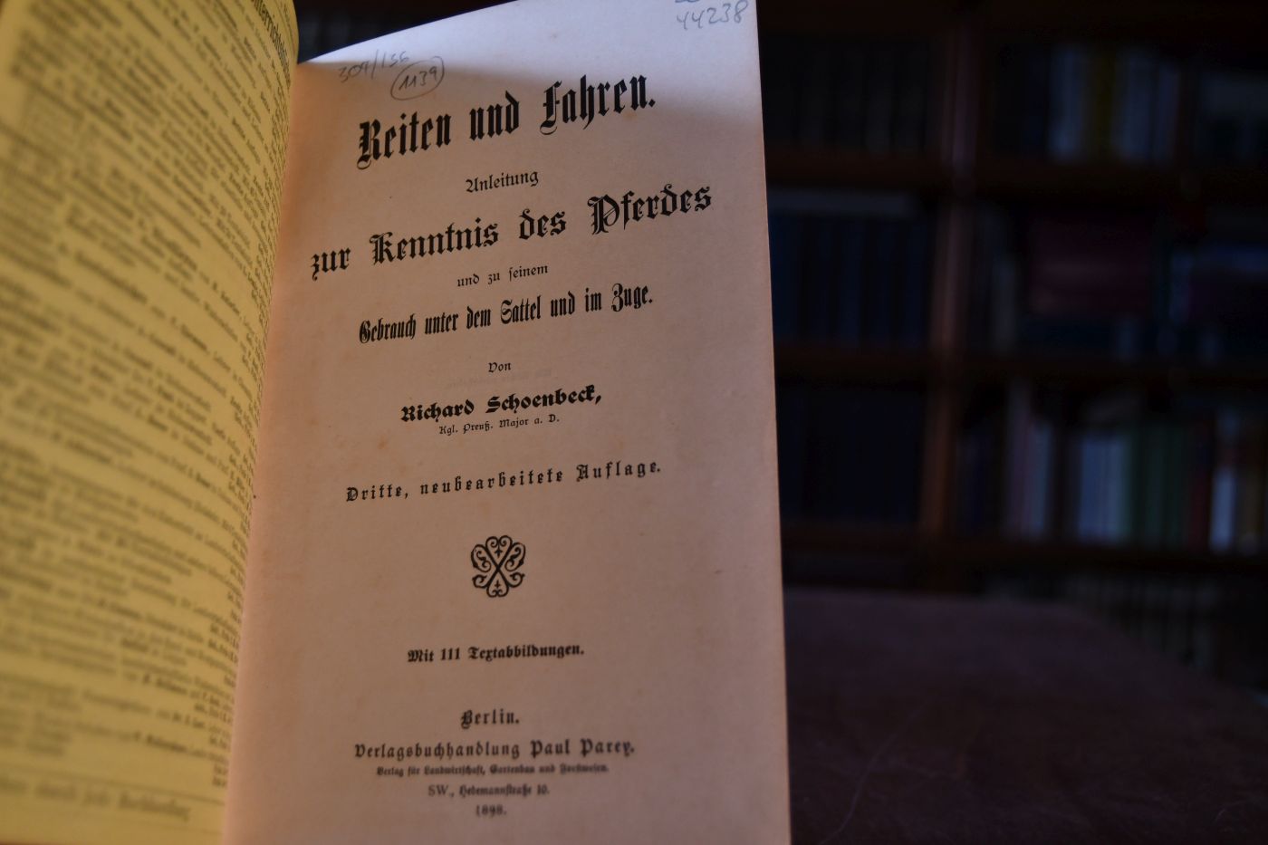 Reiten und Fahren. Anleitung zur Kenntnis des Pferdes und zu seinem Gebrauch unter dem Sattel und im Zuge.