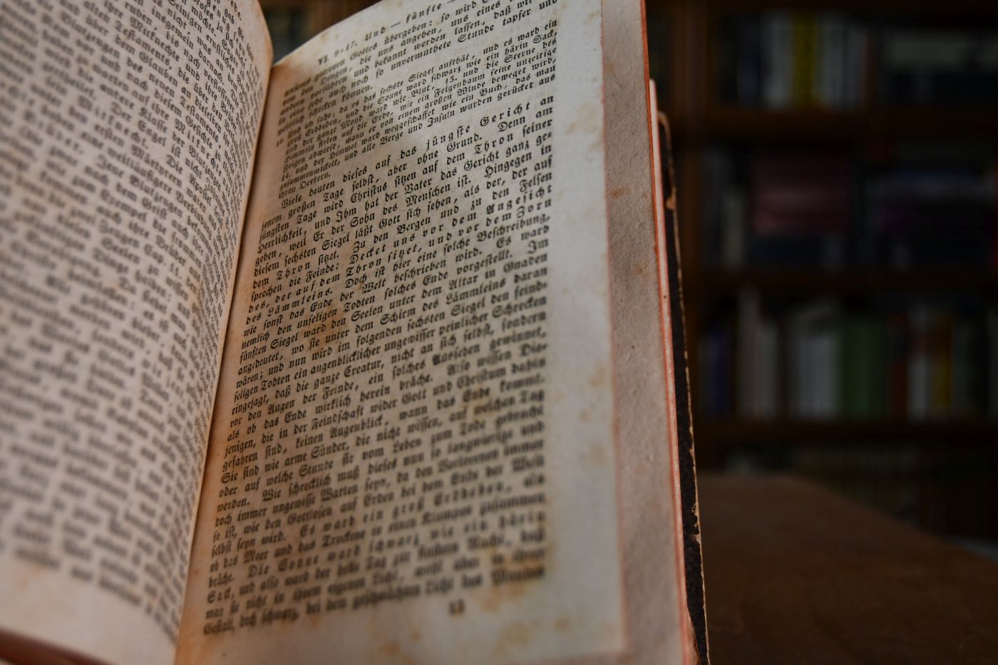 Sechzig erbauliche Reden über die Offenbarung Johannis, oder vielmehr Jesu Christi, sammt einer Nachlese gleichen Inhalts. Beides so zusammengeflochten, daß es entweder als ein zweiter Theil der erklärten Offenbarung, oder für sich als ein bekräftigtes Zeugniß der Wahrheit zu sehen ist.