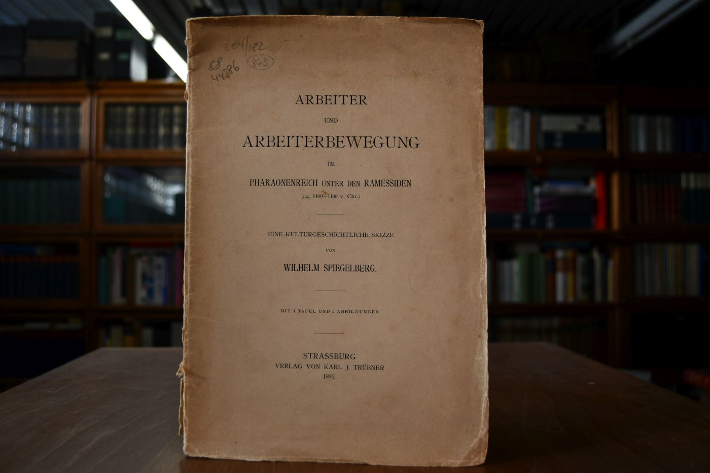 Arbeiter und Arbeiterbewegung im Pharaonenreich unter den Ramessiden (ca. 1400-1100 v. Chr.). Eine kulturgeschichtliche Skizze.