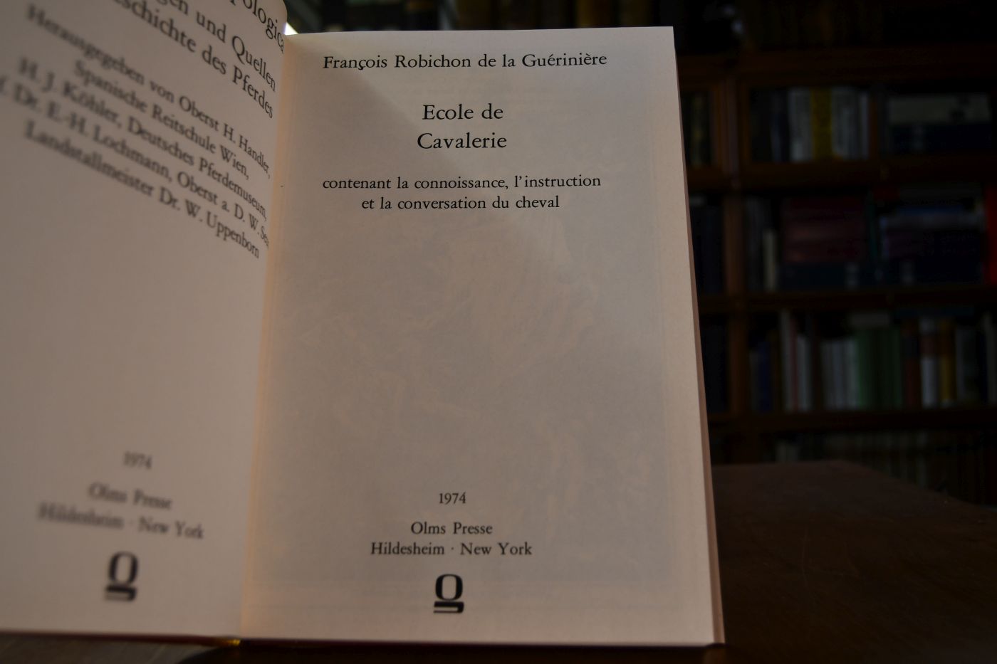 Ecole de cavalerie. Contenant la conoissance, l`instruction et la conversation du cheval.