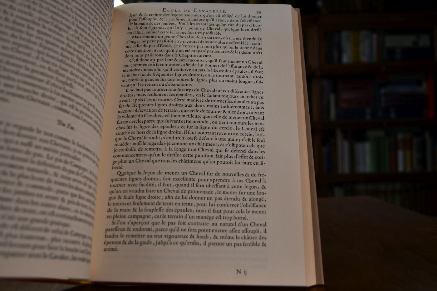 Ecole de cavalerie. Contenant la conoissance, l`instruction et la conversation du cheval.