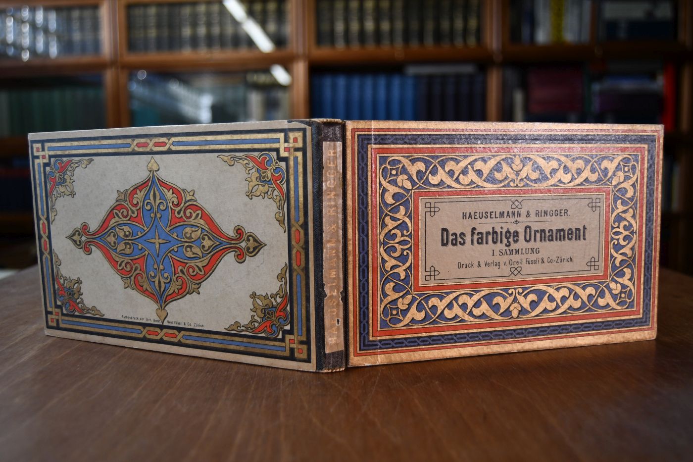 Taschenbuch für Das farbige Ornament zu Schul- und kunstgewerblichen Arbeiten.